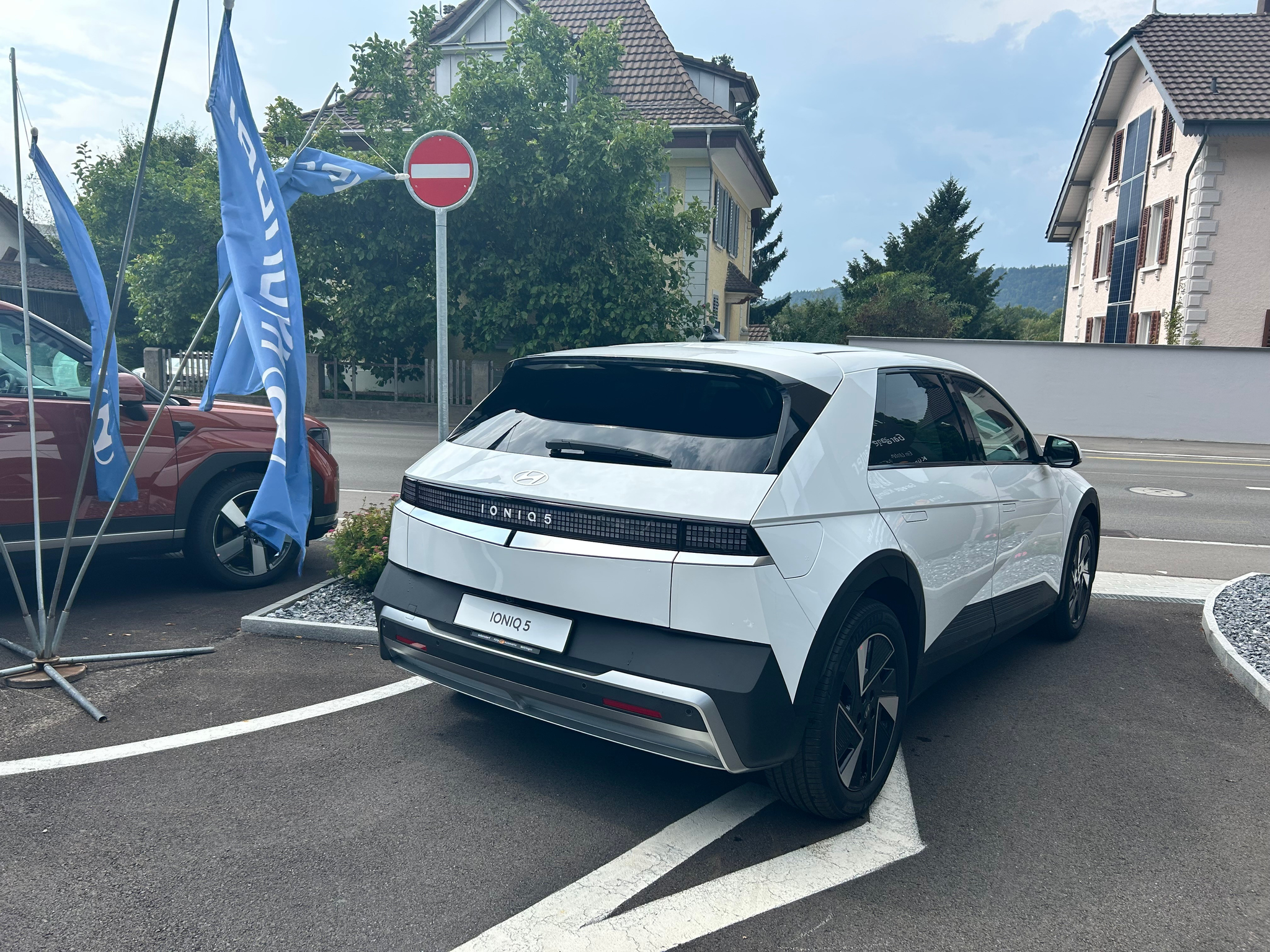 listing desktop thumbnail image 4