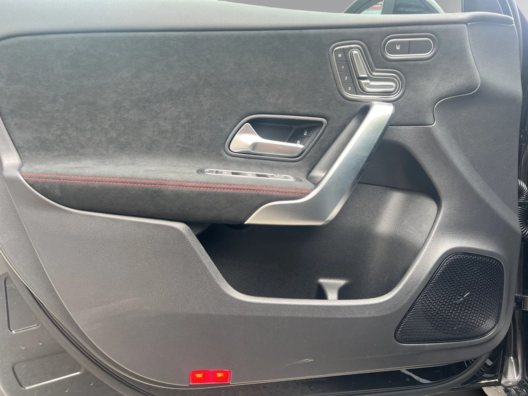 listing desktop thumbnail image 11