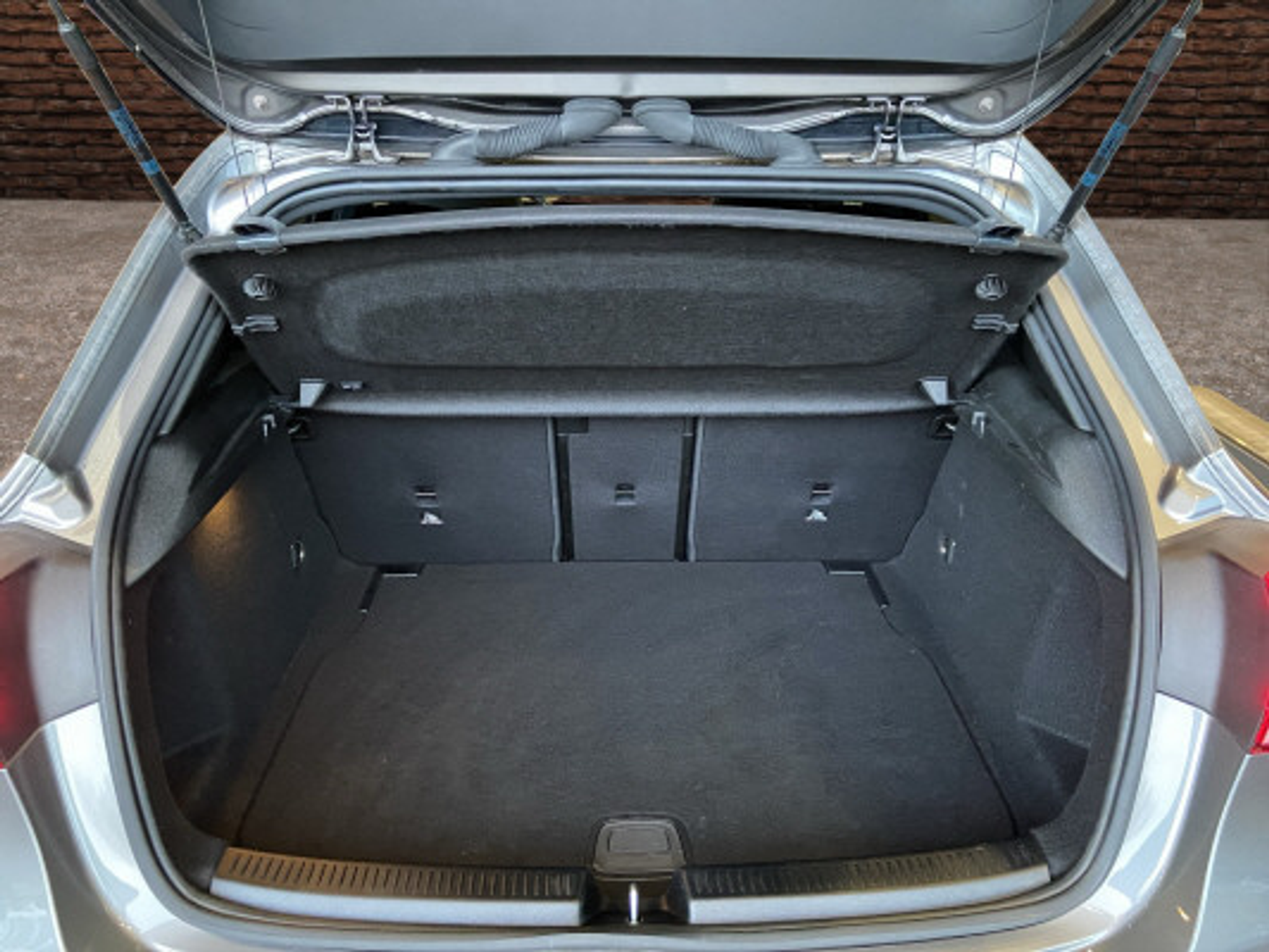 listing desktop thumbnail image 6