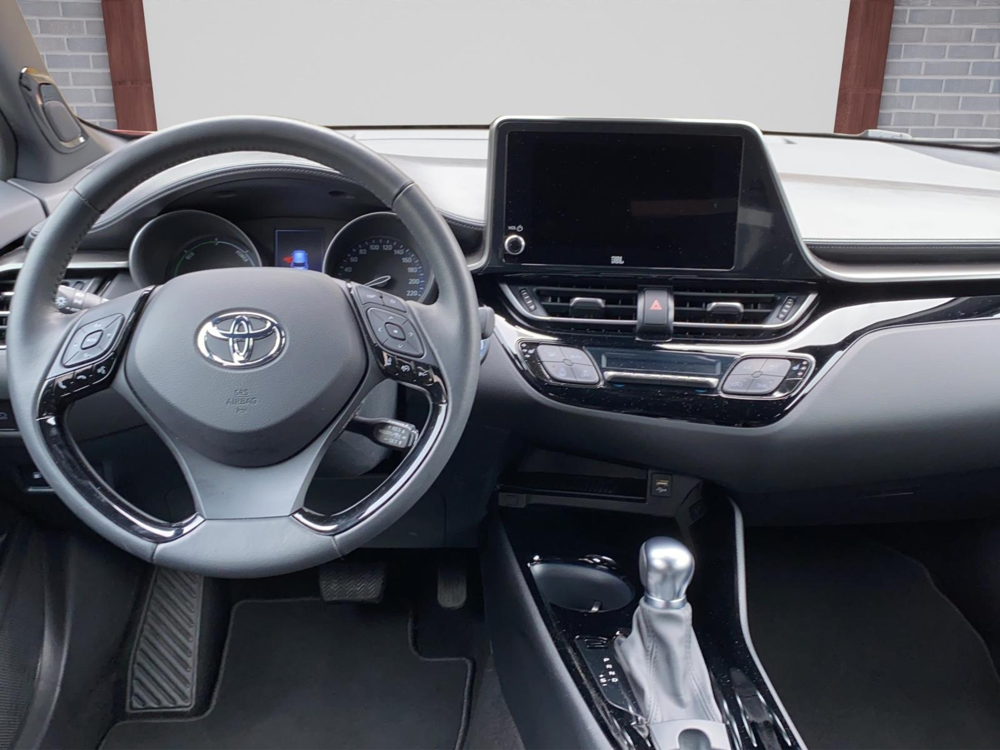 listing desktop thumbnail image 6