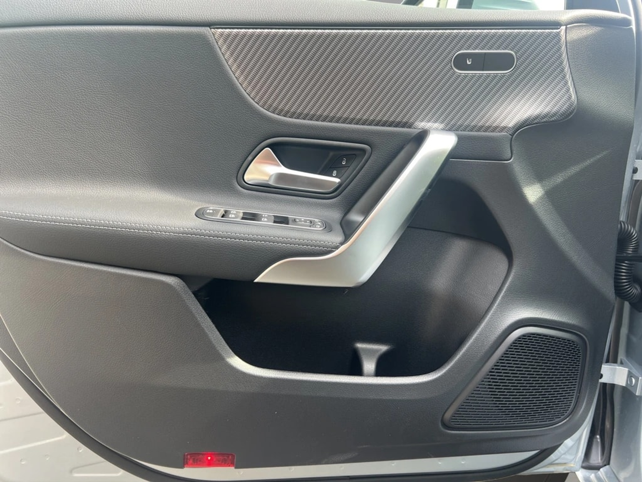 listing desktop thumbnail image 8