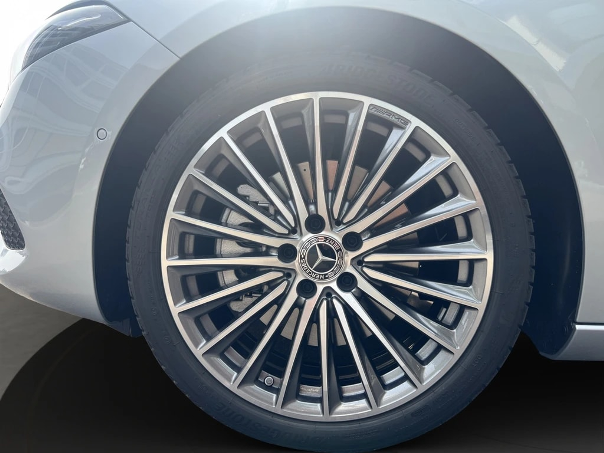 listing desktop thumbnail image 15