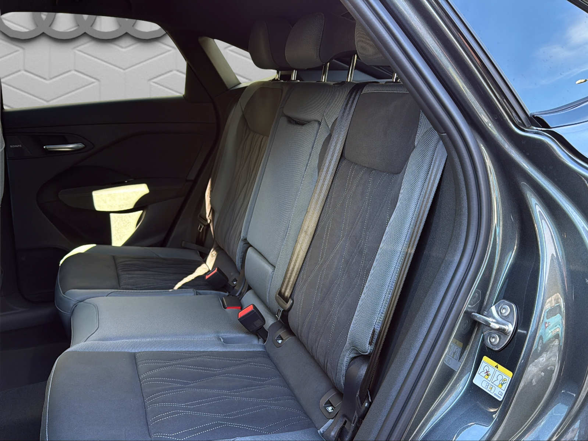 listing desktop thumbnail image 12