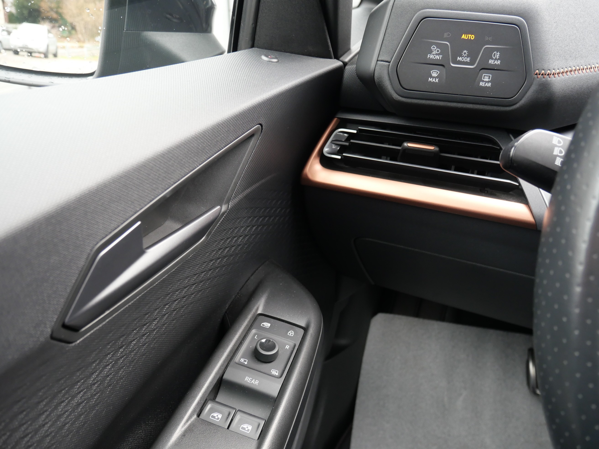 listing desktop thumbnail image 23