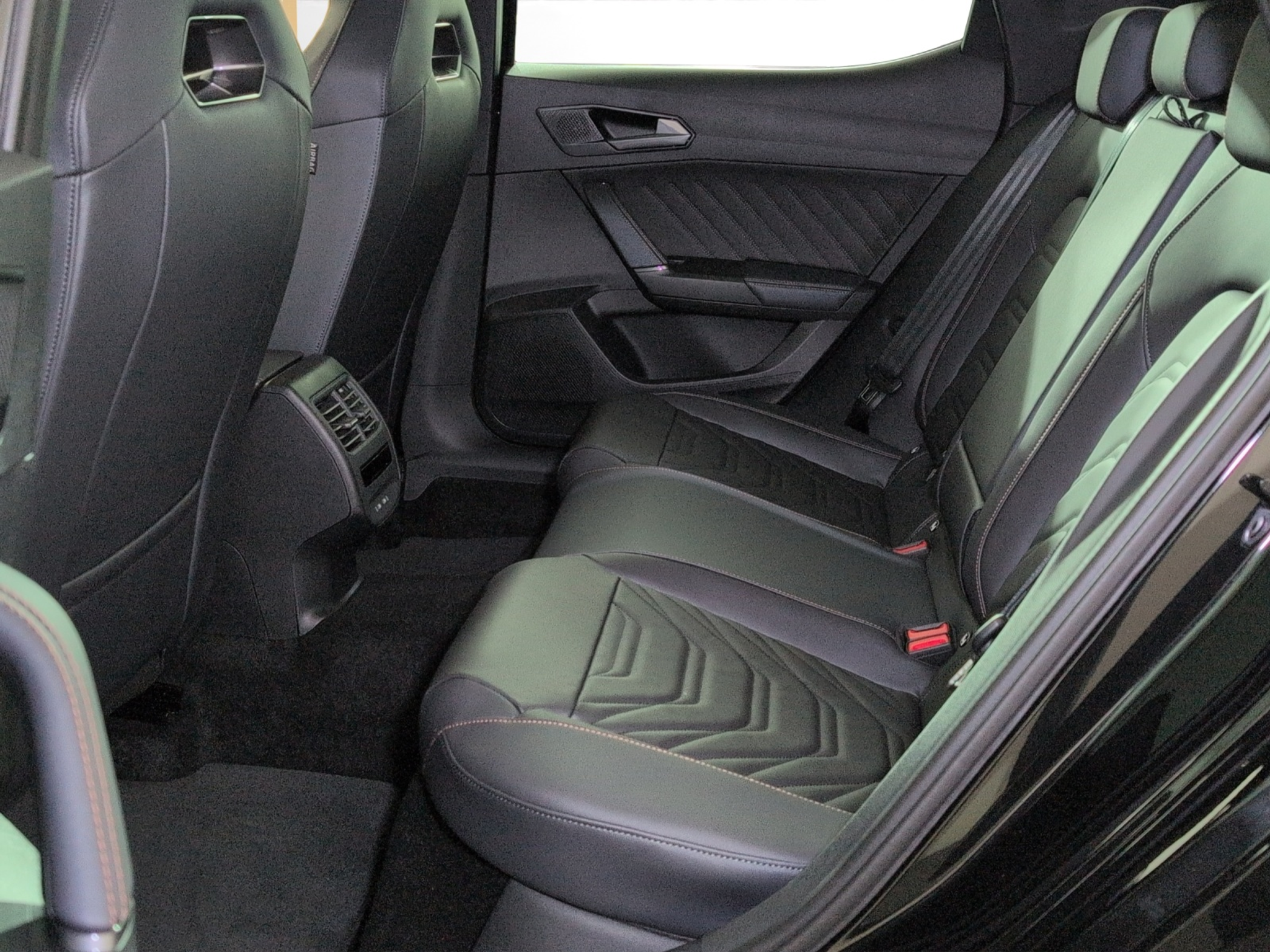 listing desktop thumbnail image 7