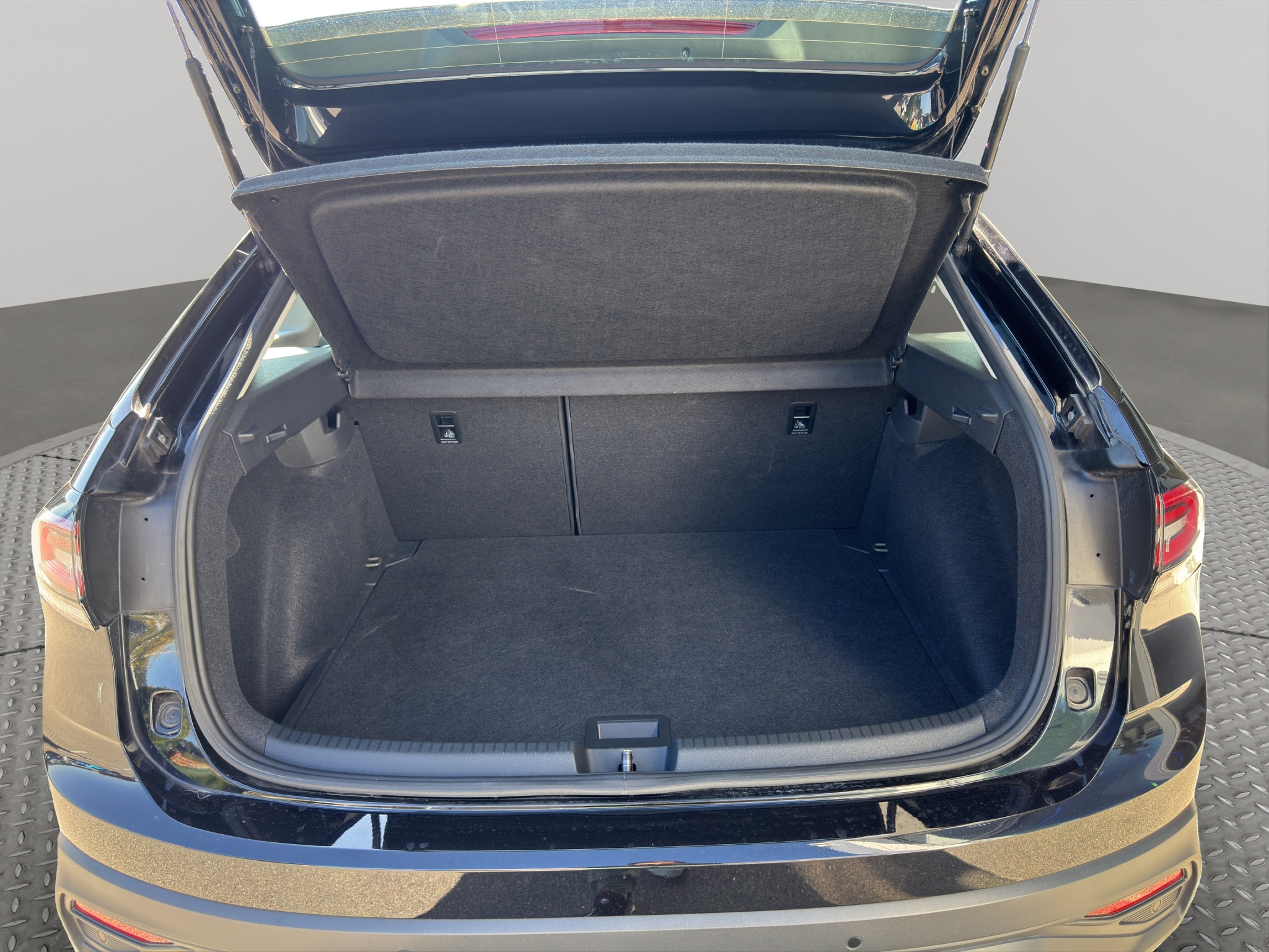 listing desktop thumbnail image 13