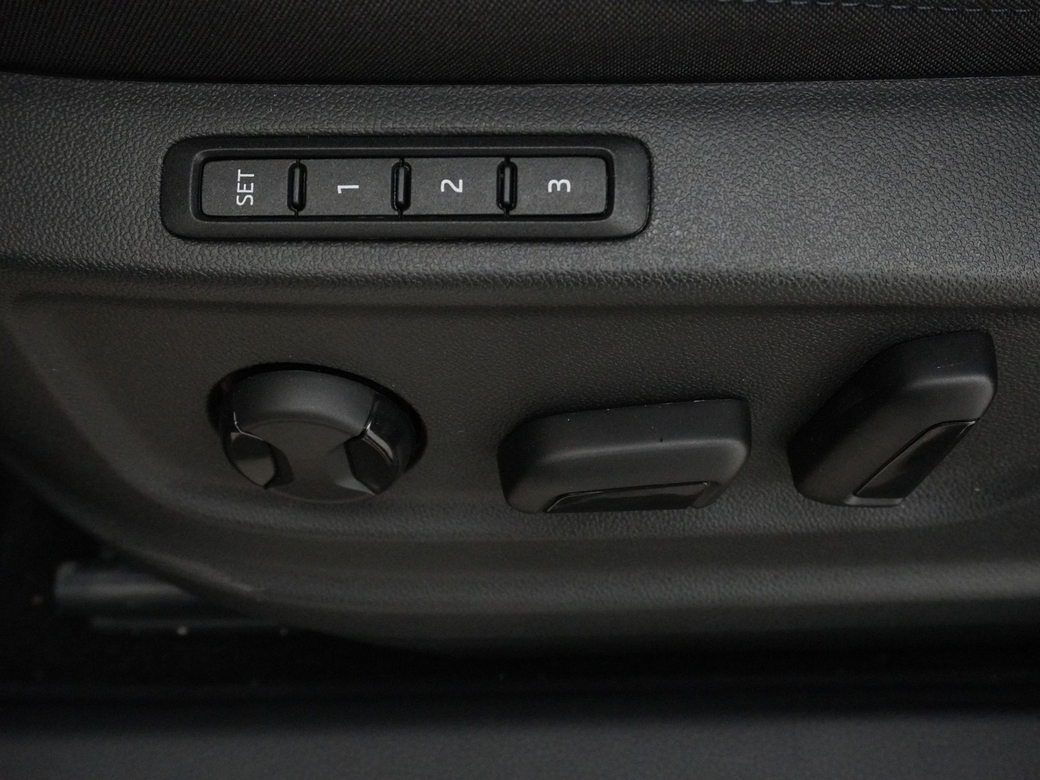 listing desktop thumbnail image 14