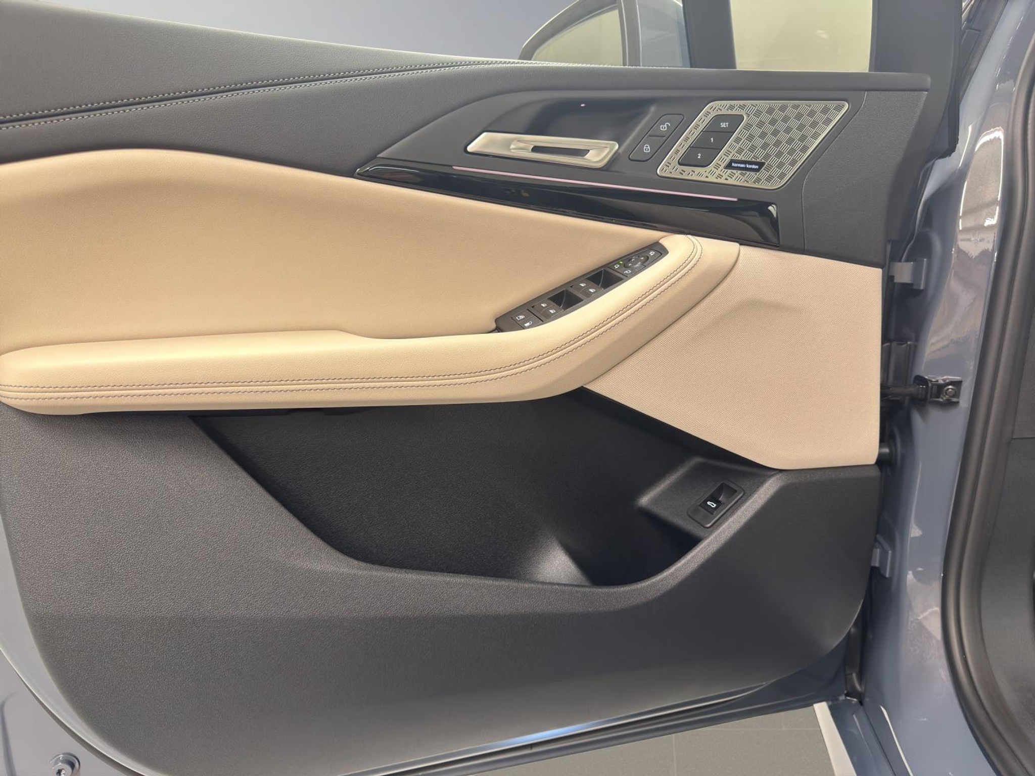 listing desktop thumbnail image 12