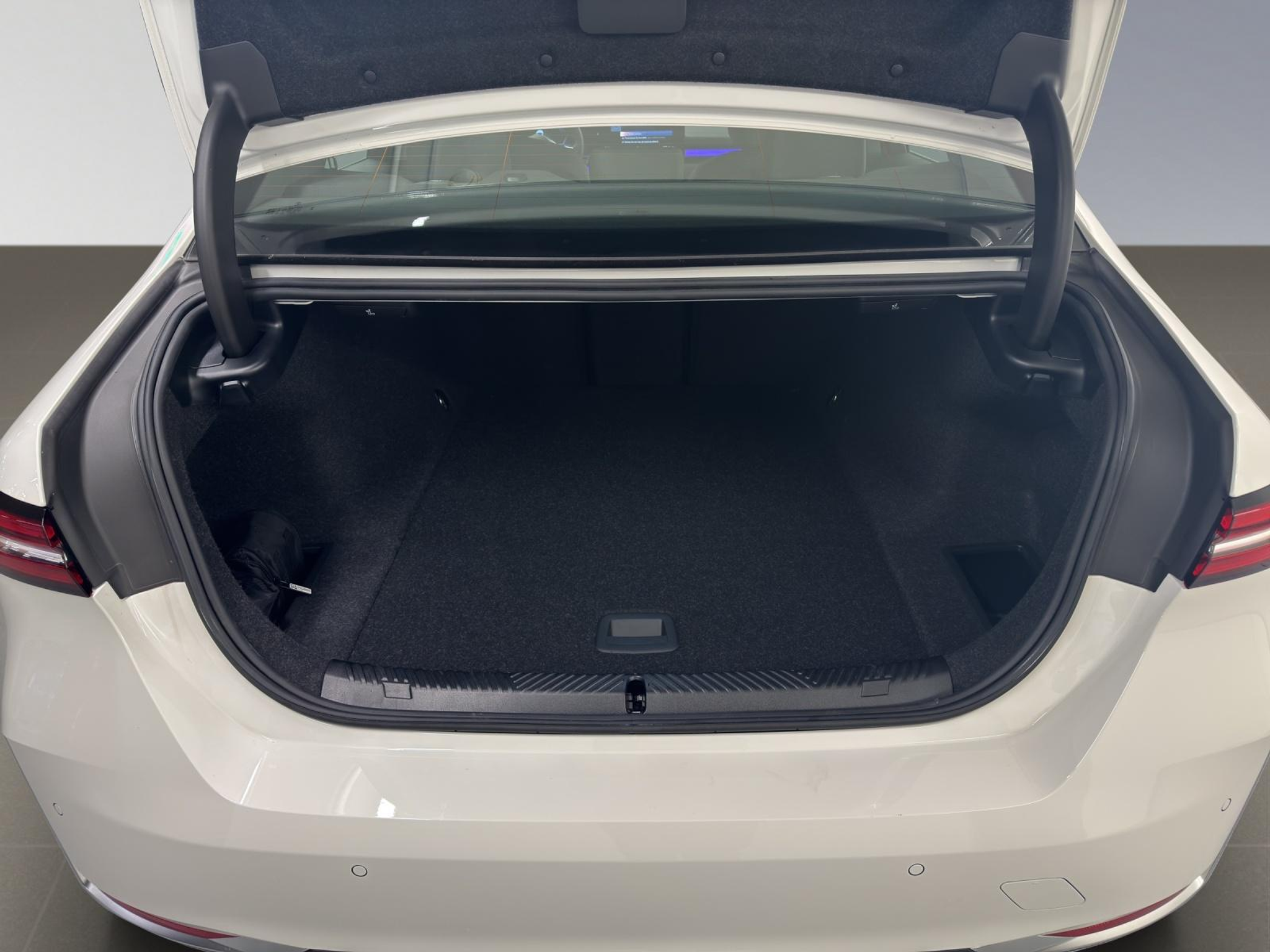 listing desktop thumbnail image 9