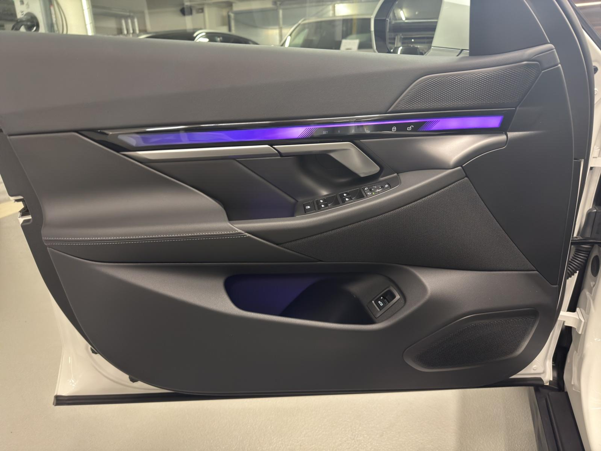 listing desktop thumbnail image 12