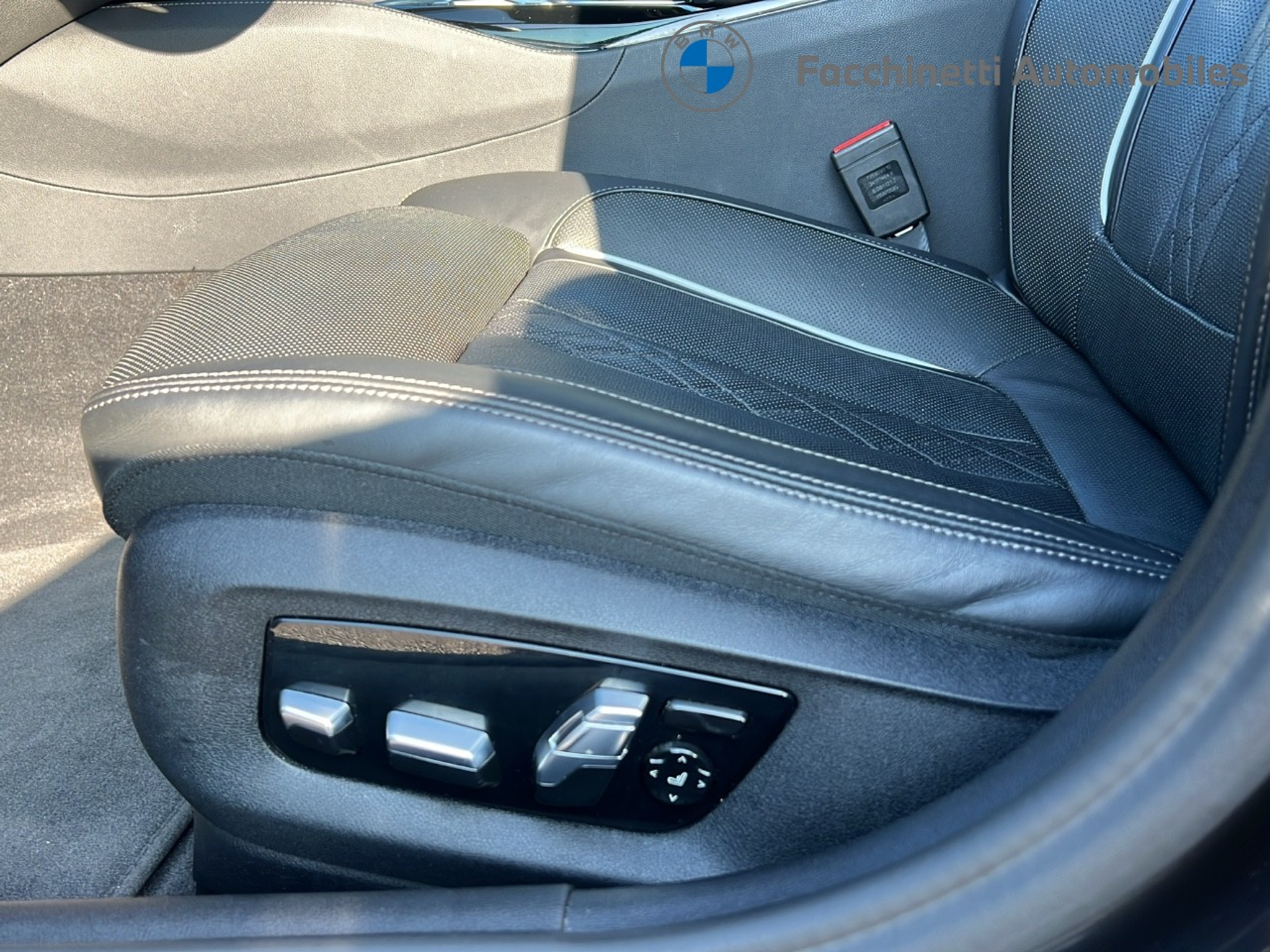 listing desktop thumbnail image 24