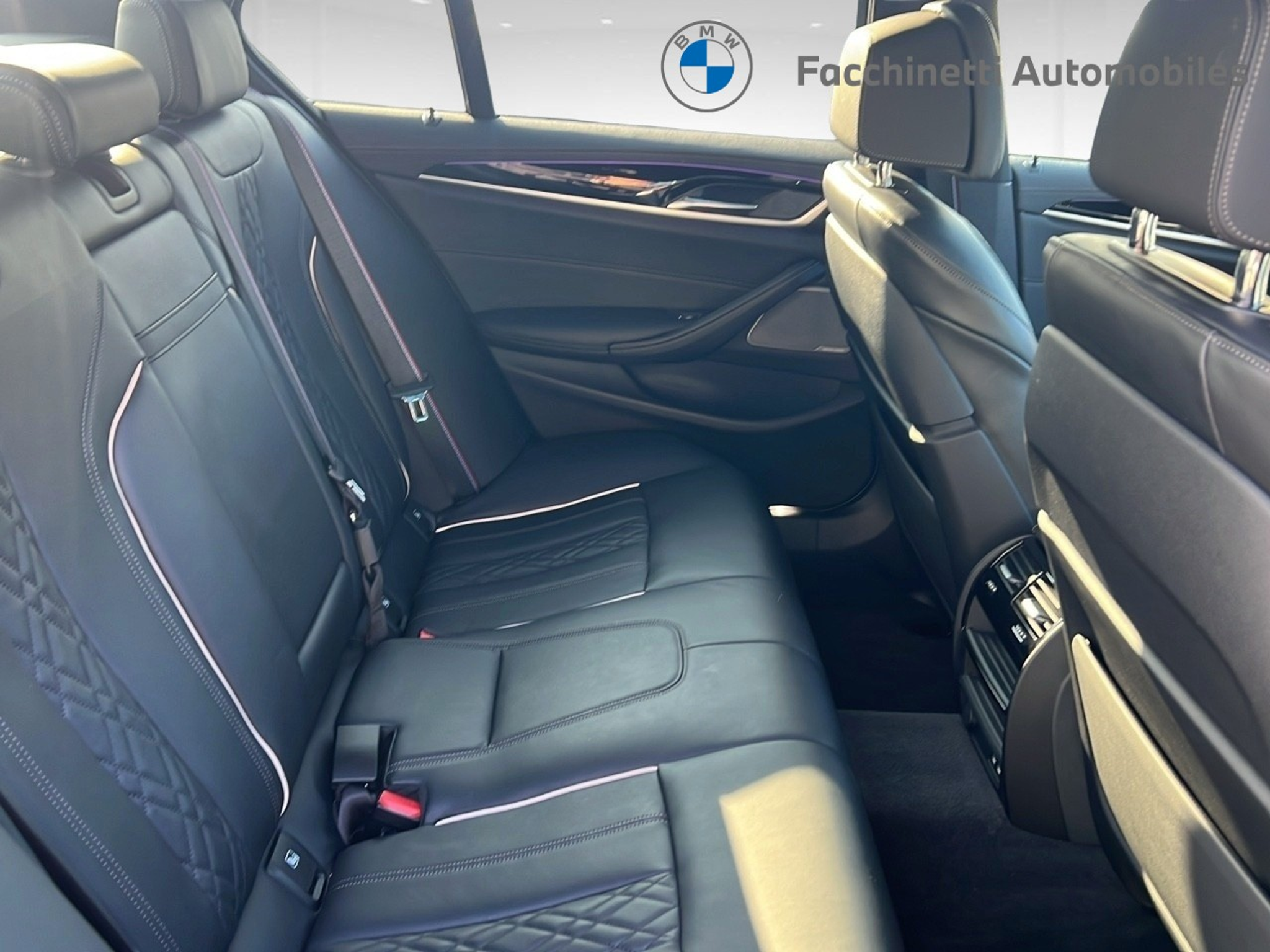 listing desktop thumbnail image 11