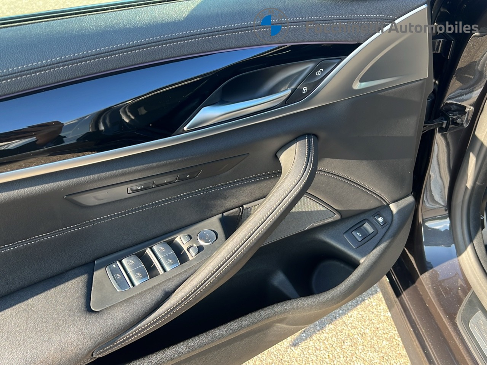 listing desktop thumbnail image 10