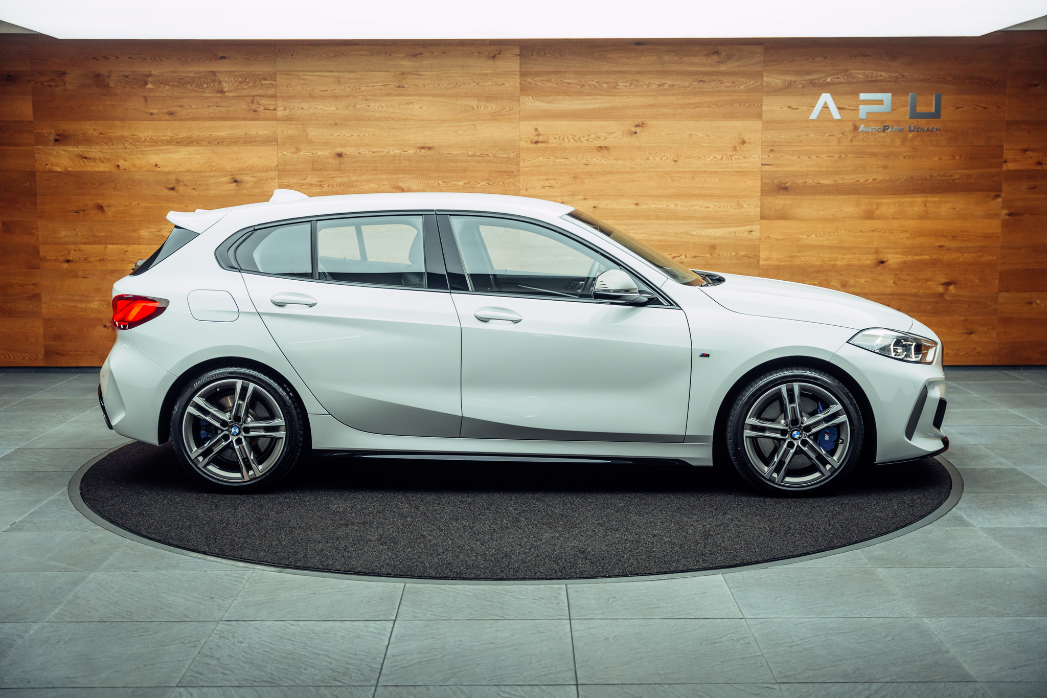 listing desktop thumbnail image 1