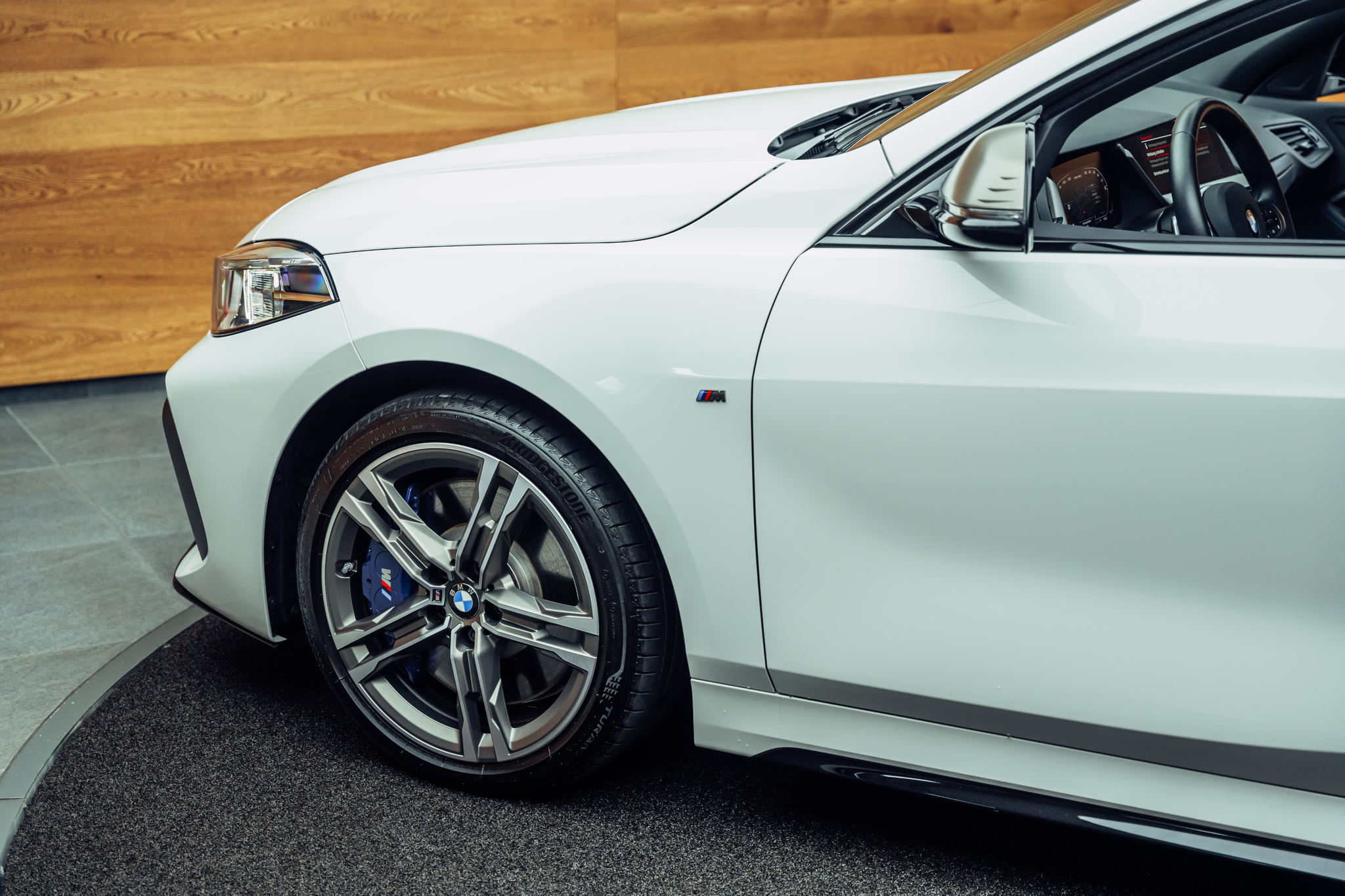 listing desktop thumbnail image 24