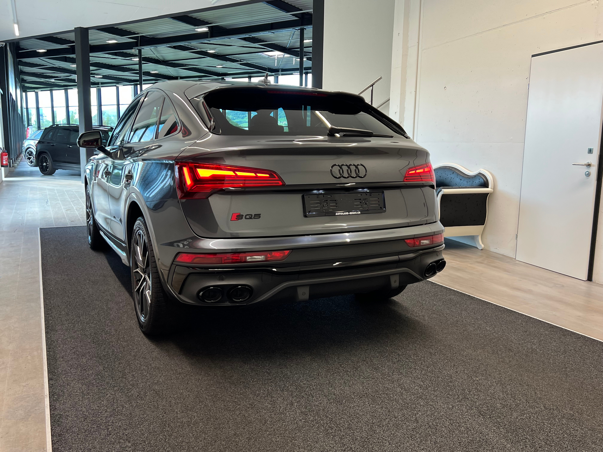 listing desktop thumbnail image 8