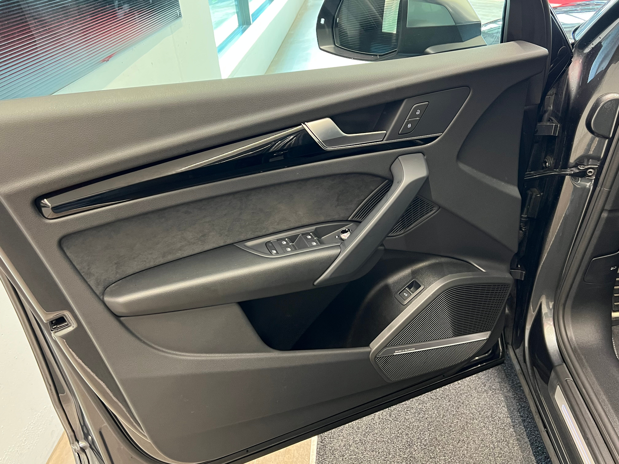 listing desktop thumbnail image 12