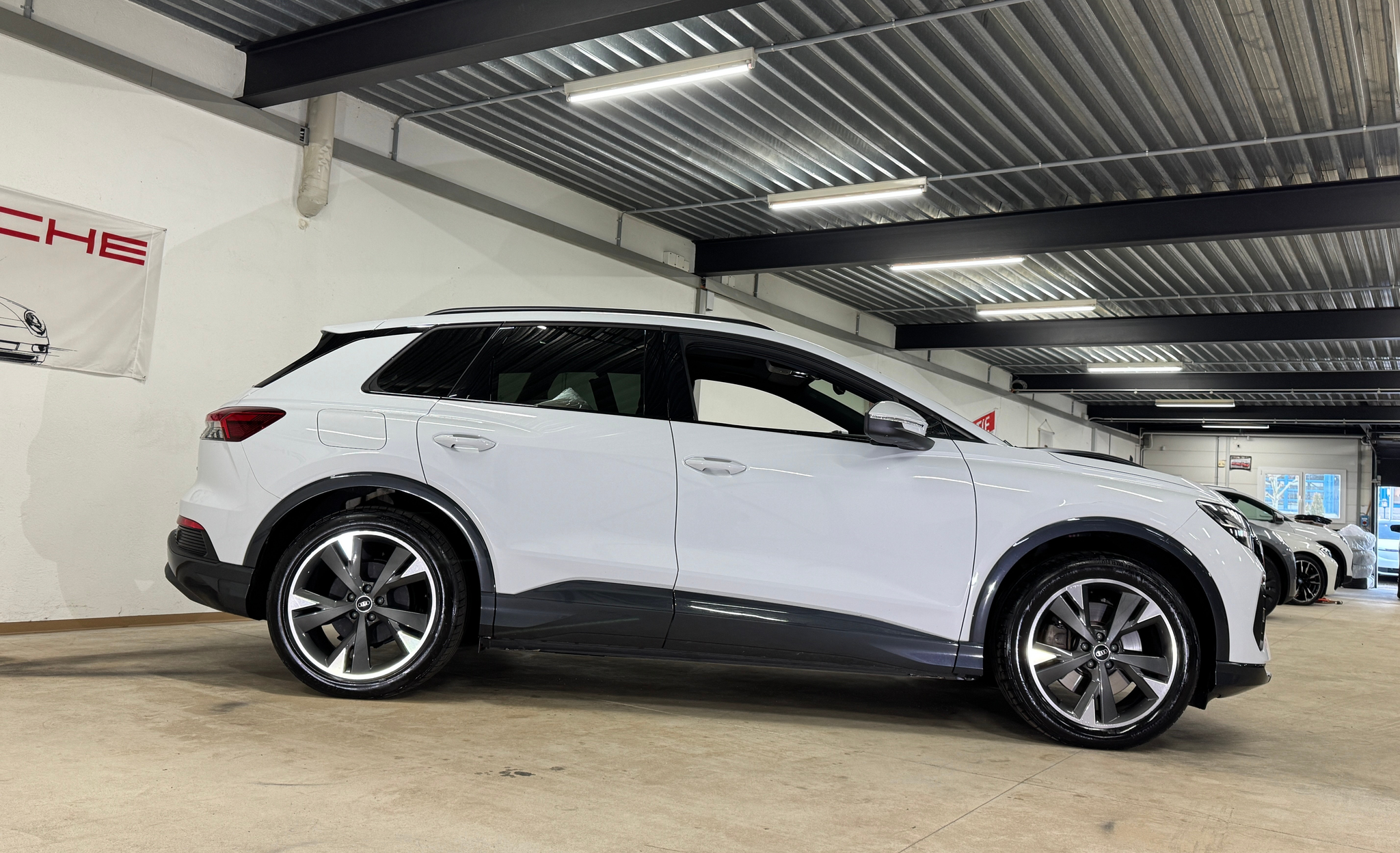 listing desktop thumbnail image 3