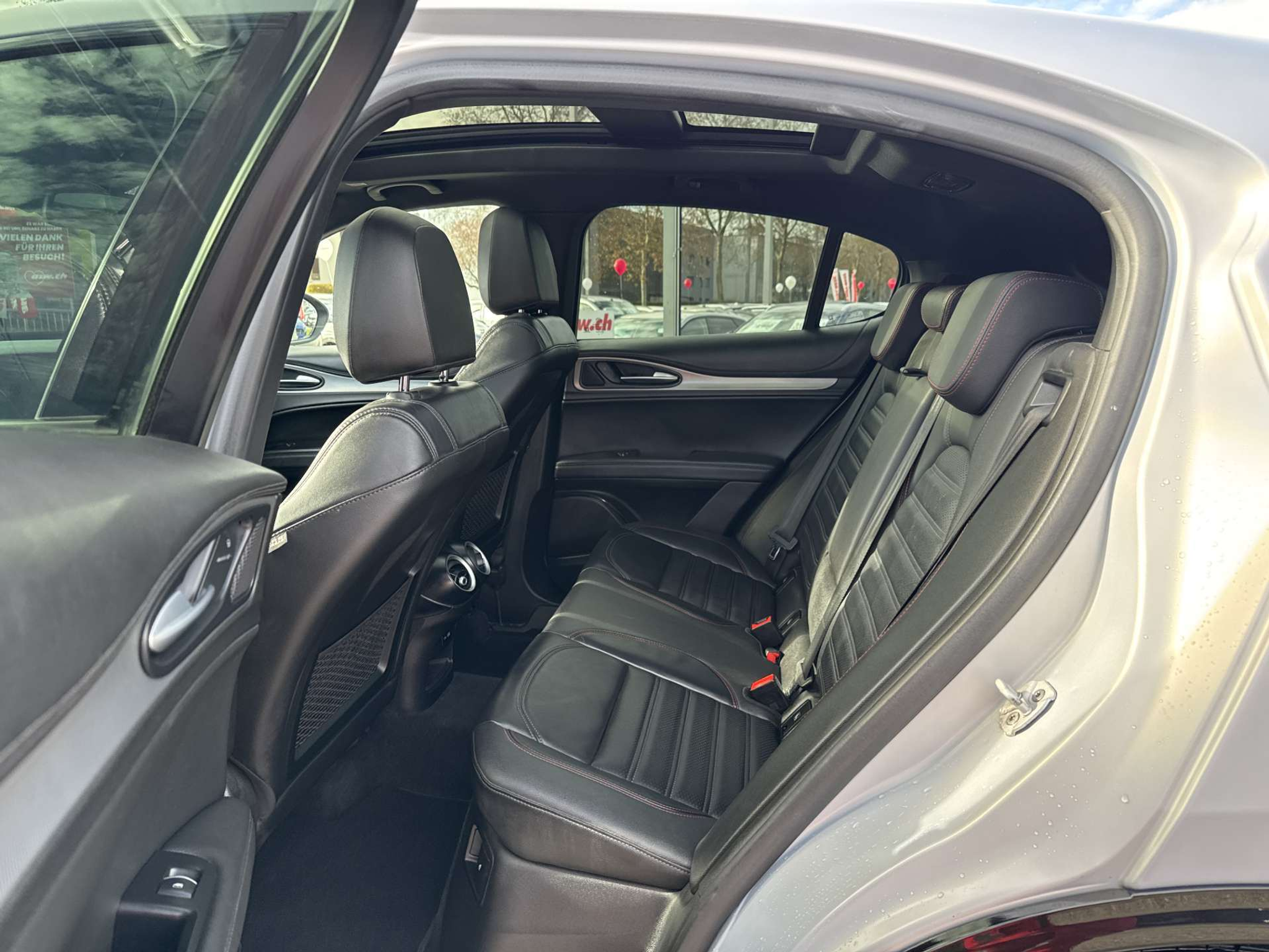 listing desktop thumbnail image 6