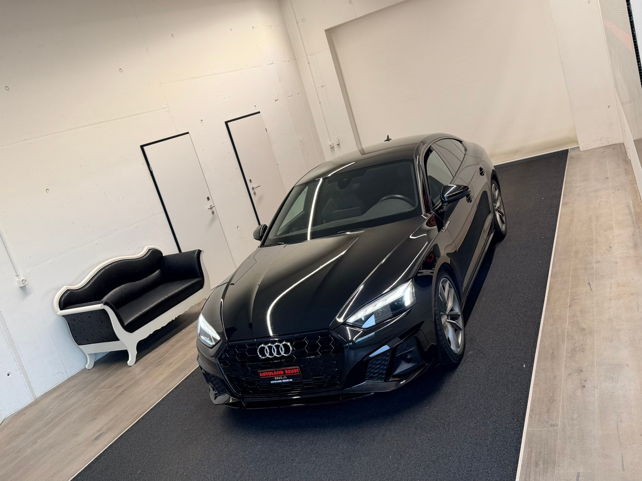 listing desktop thumbnail image 3