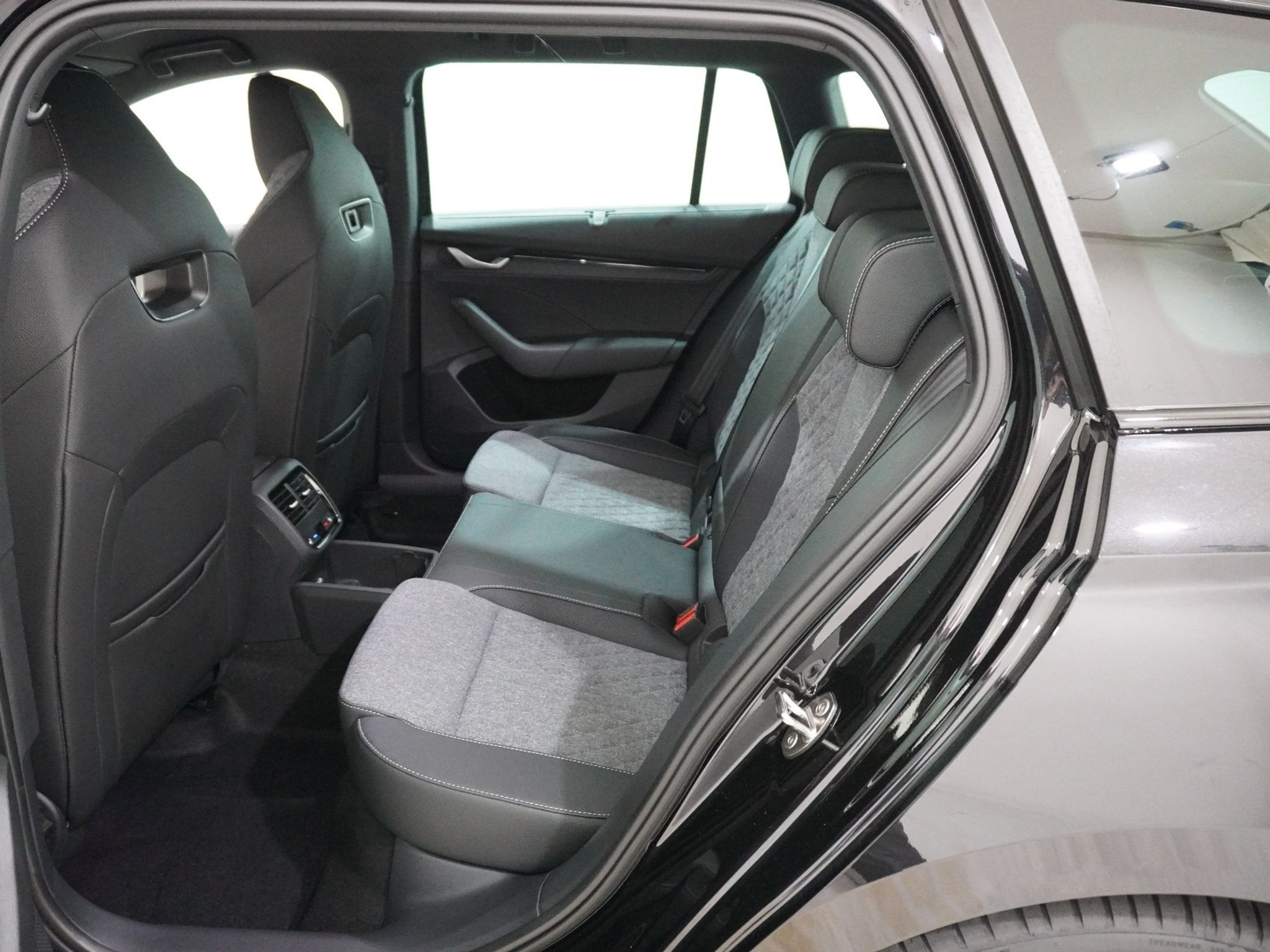 listing desktop thumbnail image 14