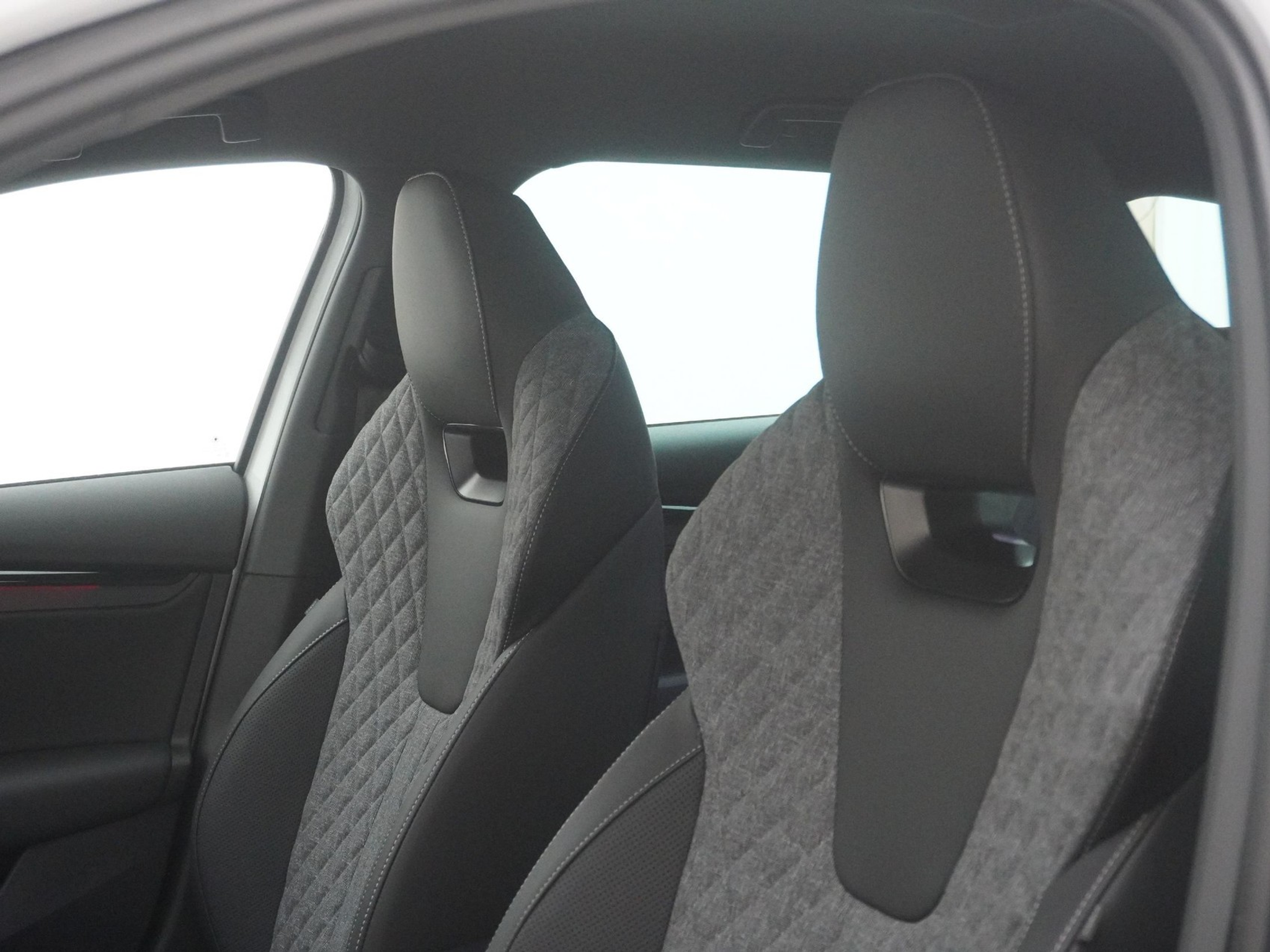 listing desktop thumbnail image 13