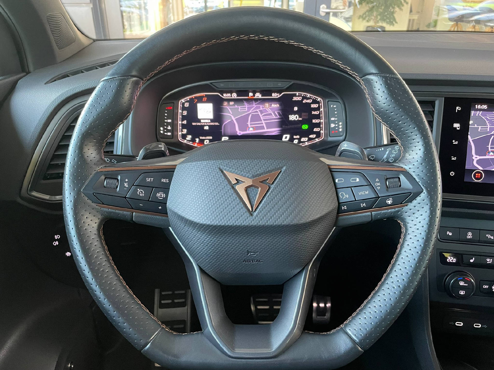 listing desktop thumbnail image 7