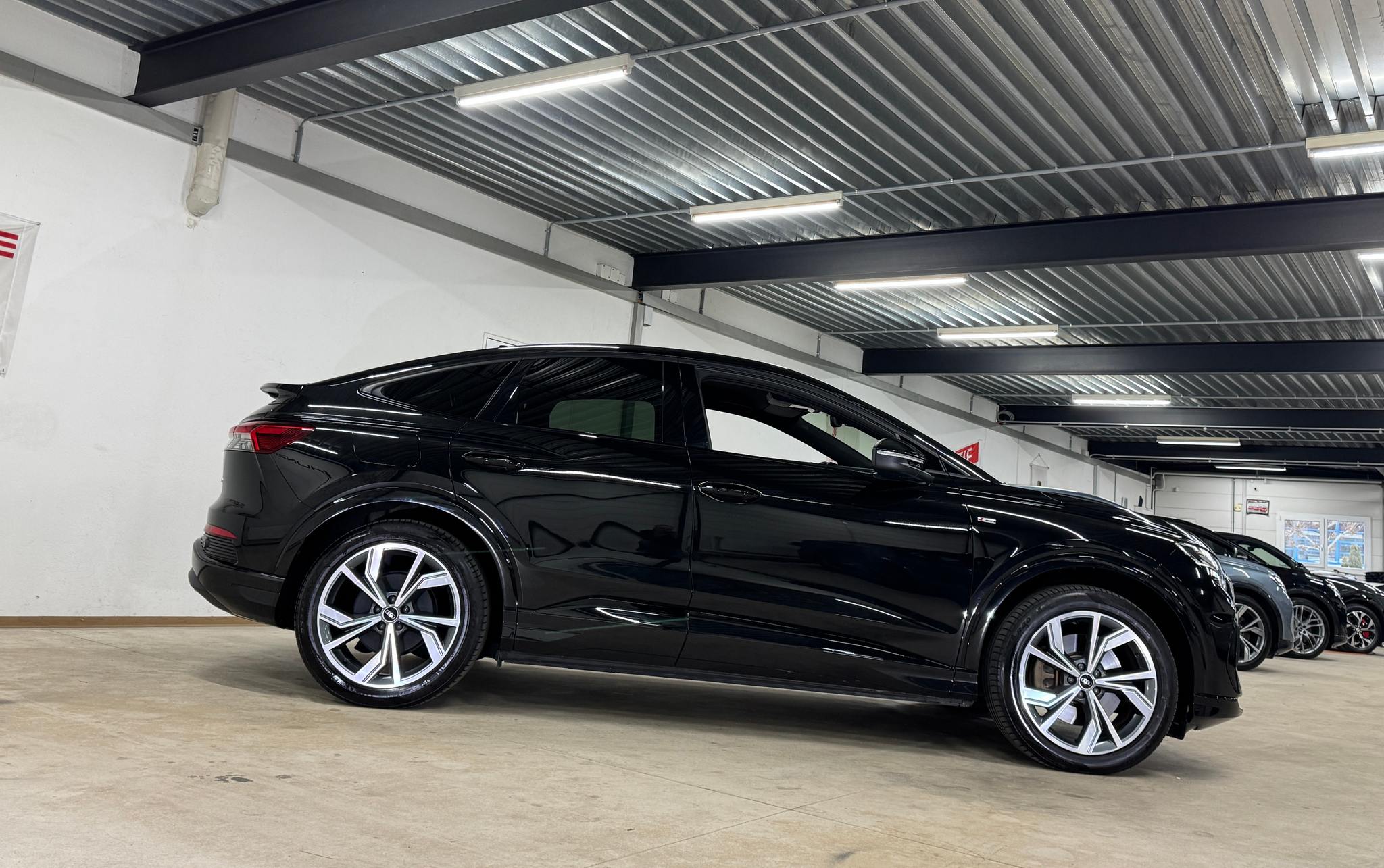 listing desktop thumbnail image 3