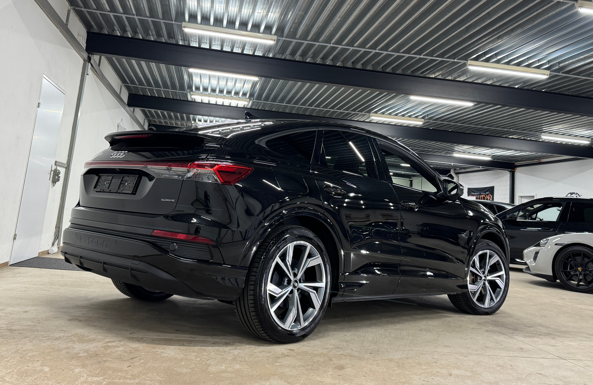 listing desktop thumbnail image 4