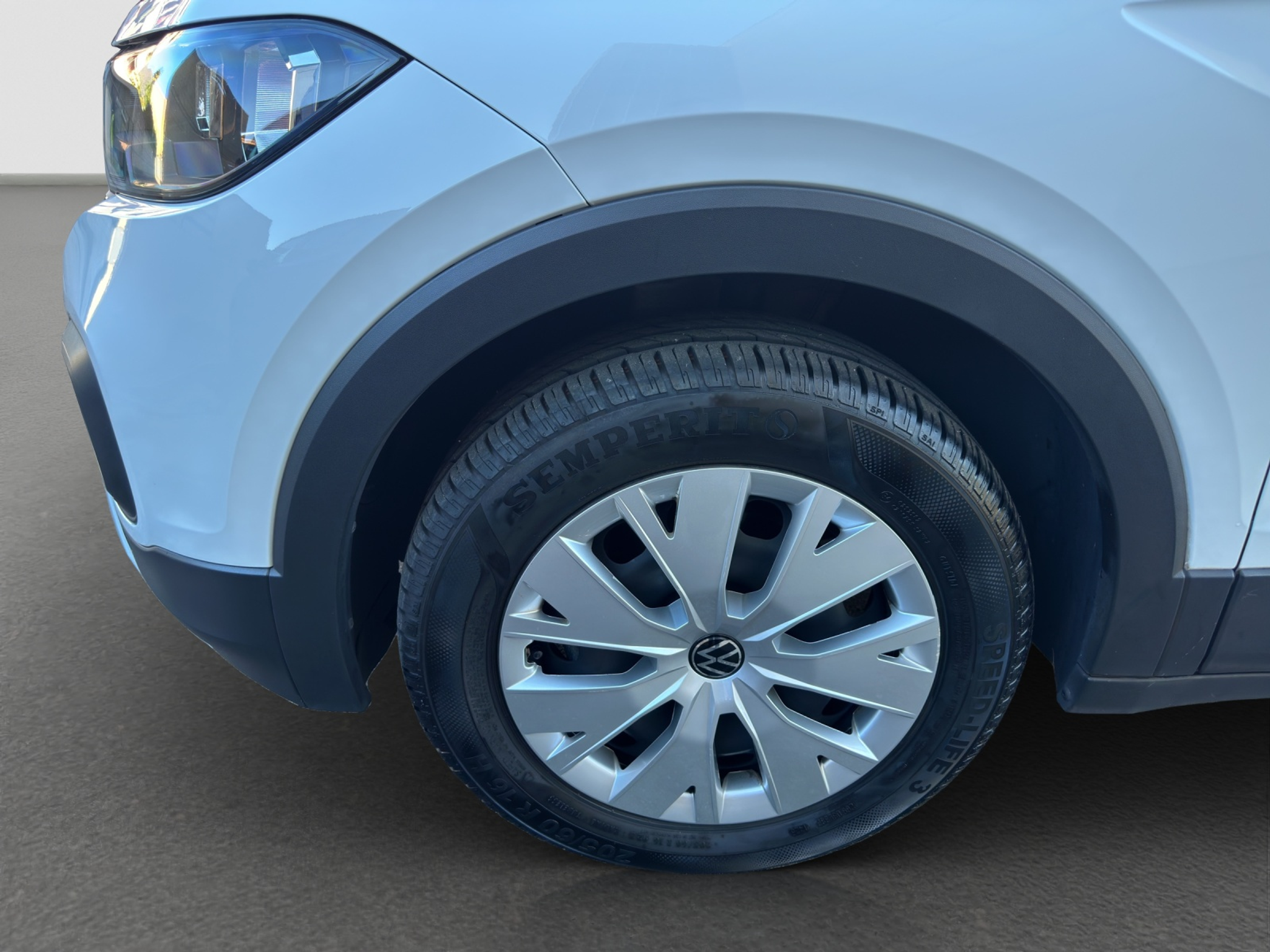 listing desktop thumbnail image 4