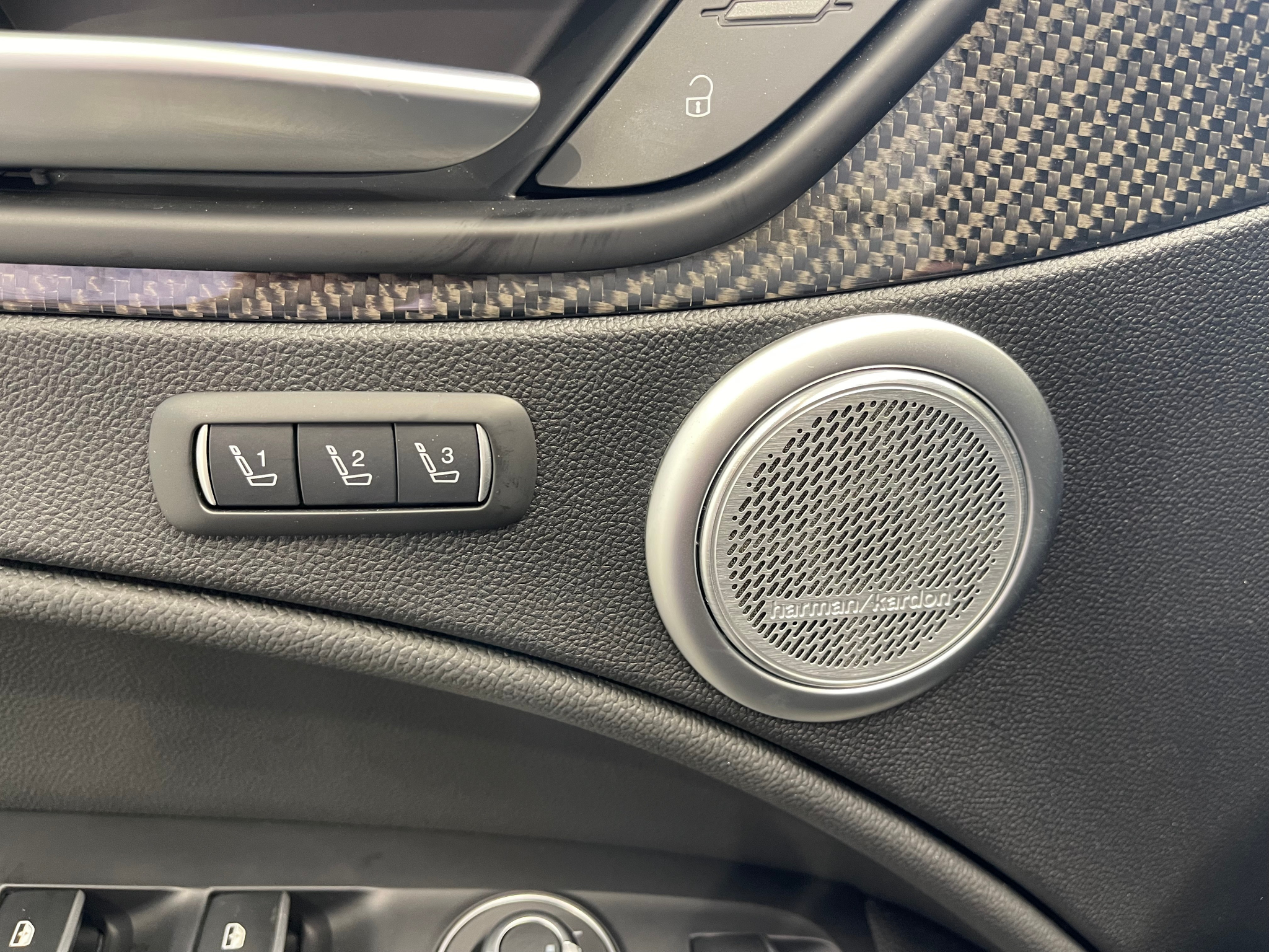 listing desktop thumbnail image 9