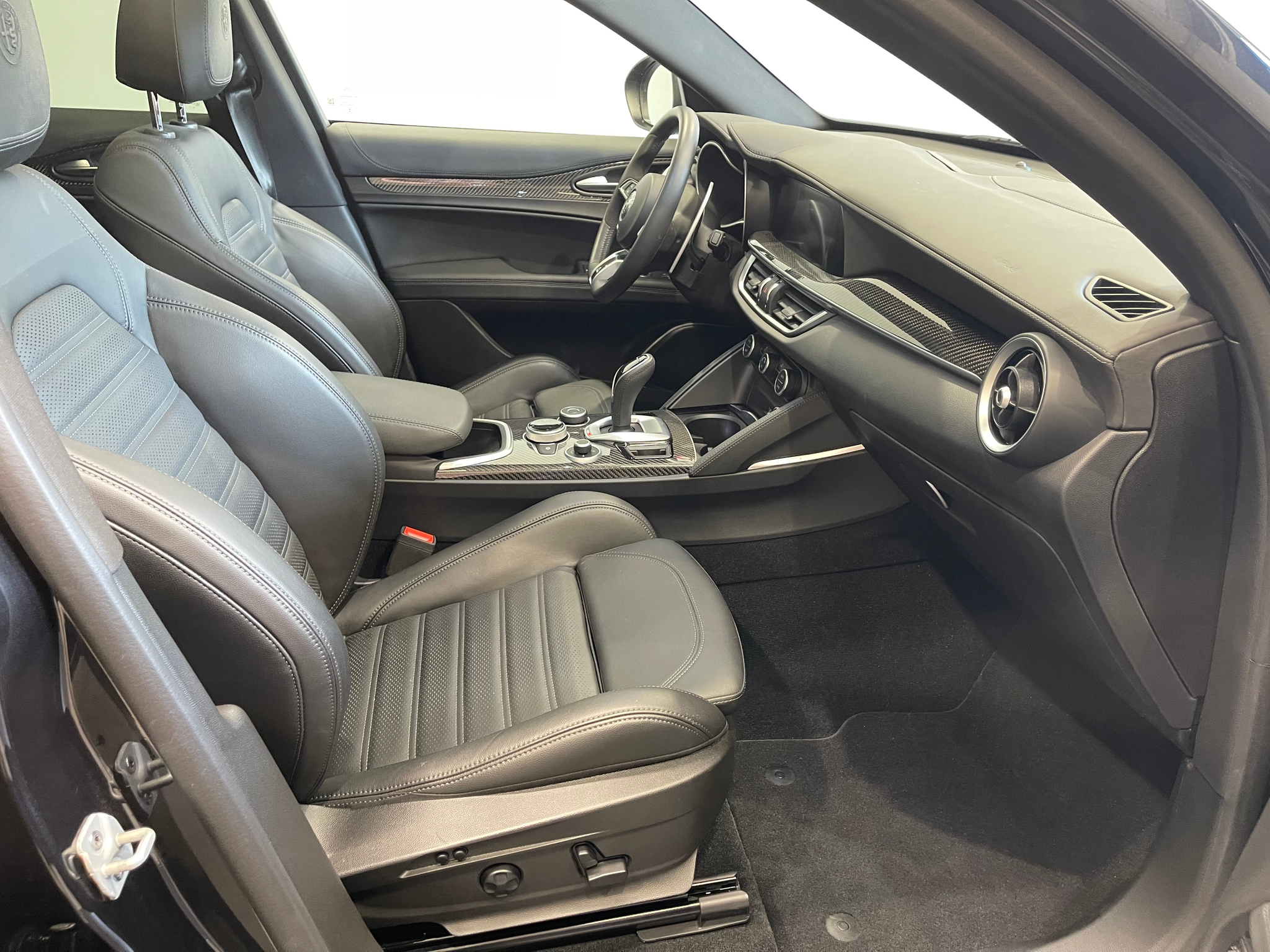 listing desktop thumbnail image 15