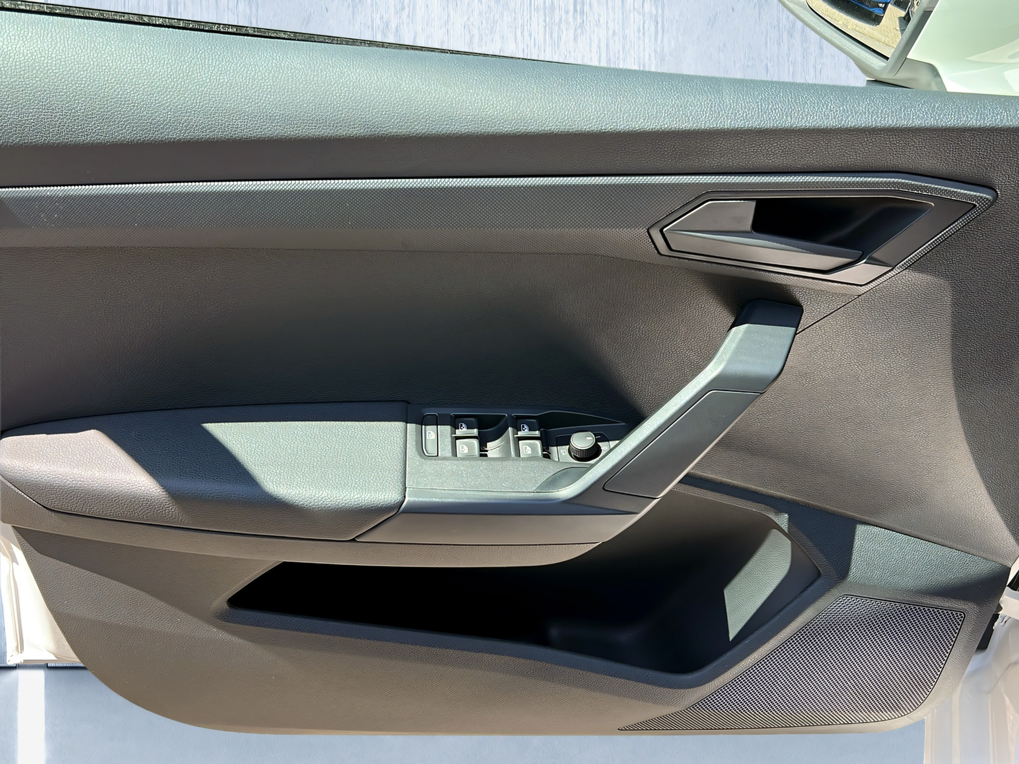 listing desktop thumbnail image 10