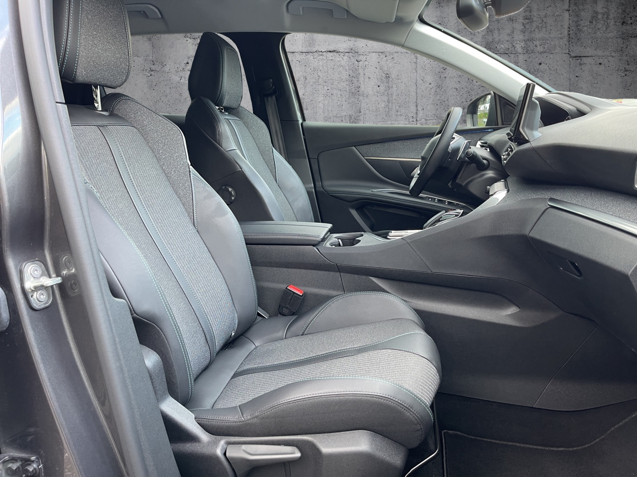 listing desktop thumbnail image 16