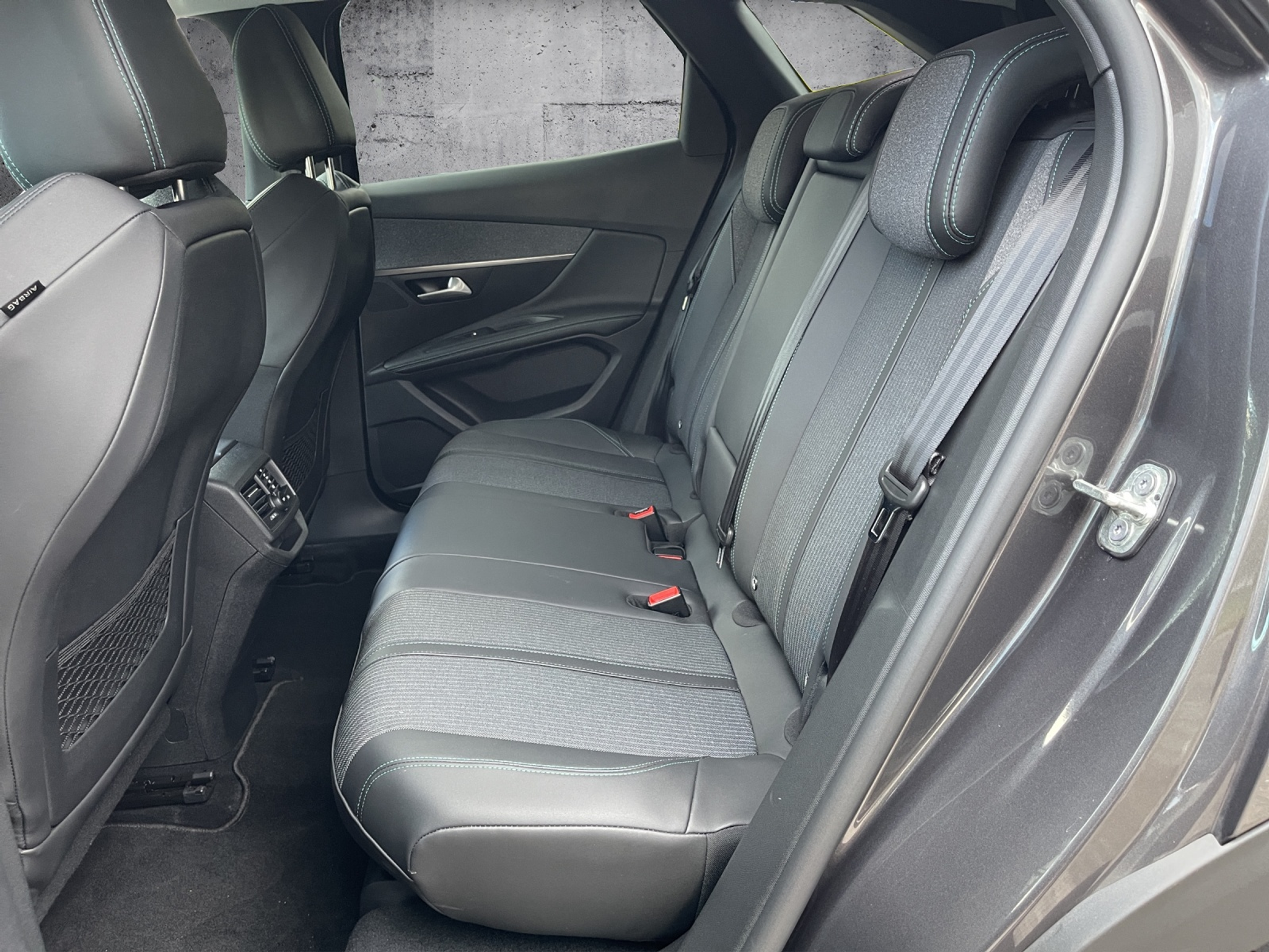 listing desktop thumbnail image 12