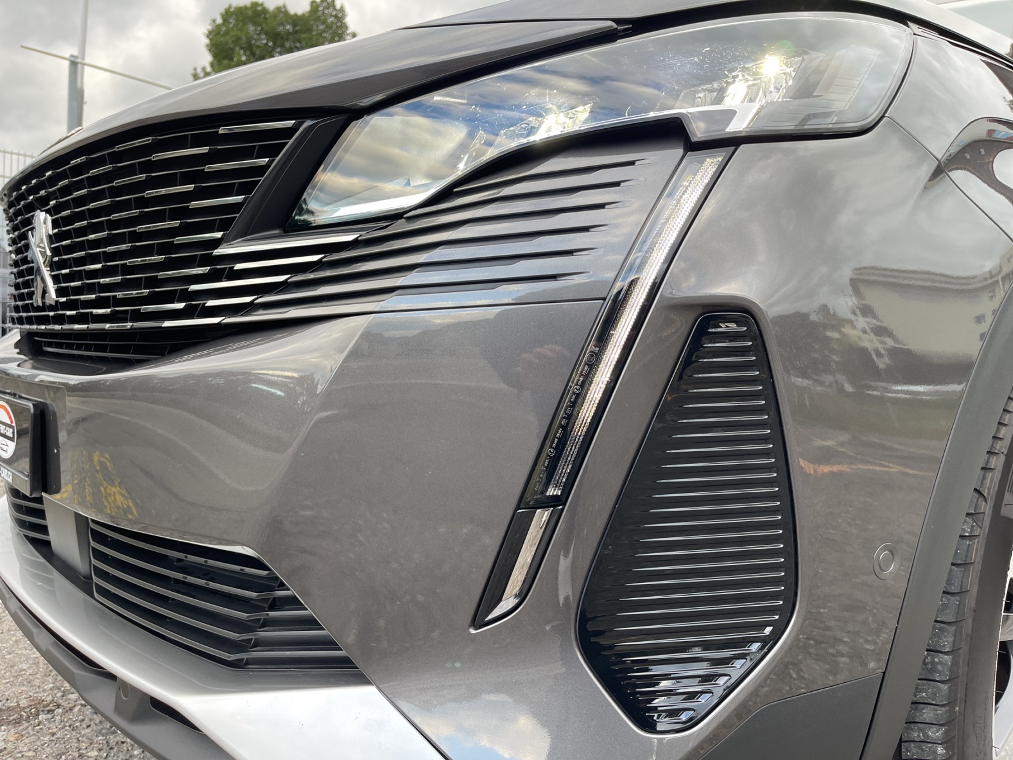 listing desktop thumbnail image 25