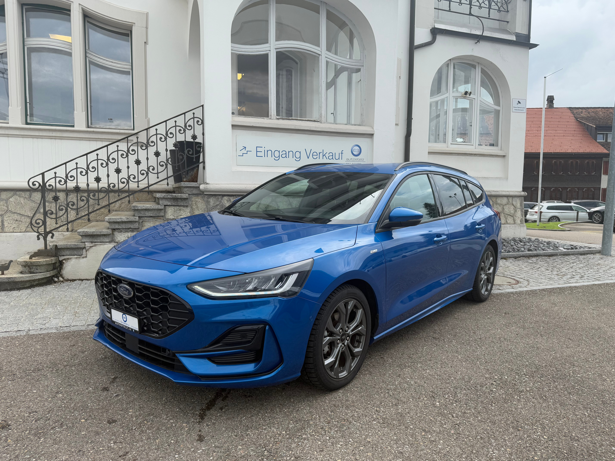 listing desktop thumbnail image 1