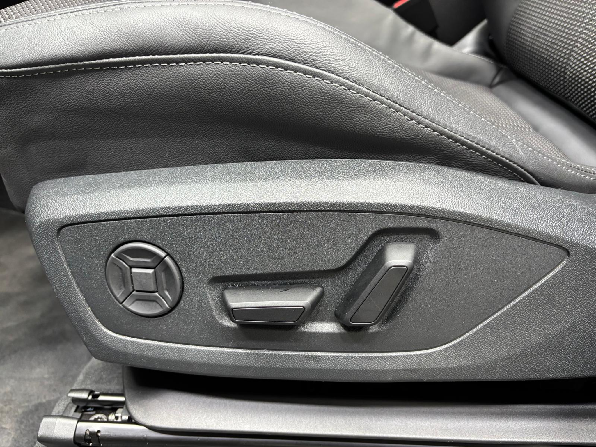 listing desktop thumbnail image 12