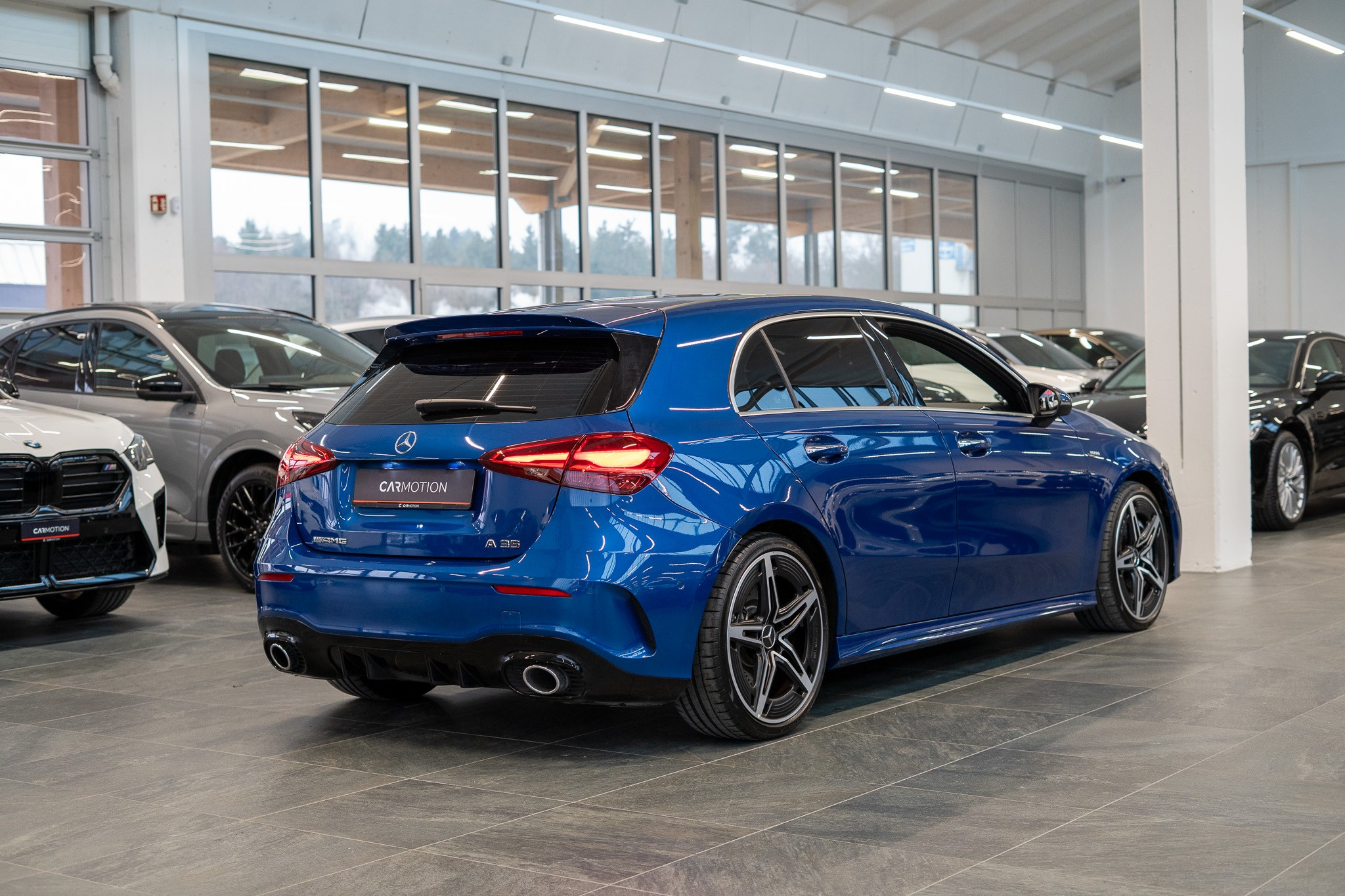 listing desktop thumbnail image 3