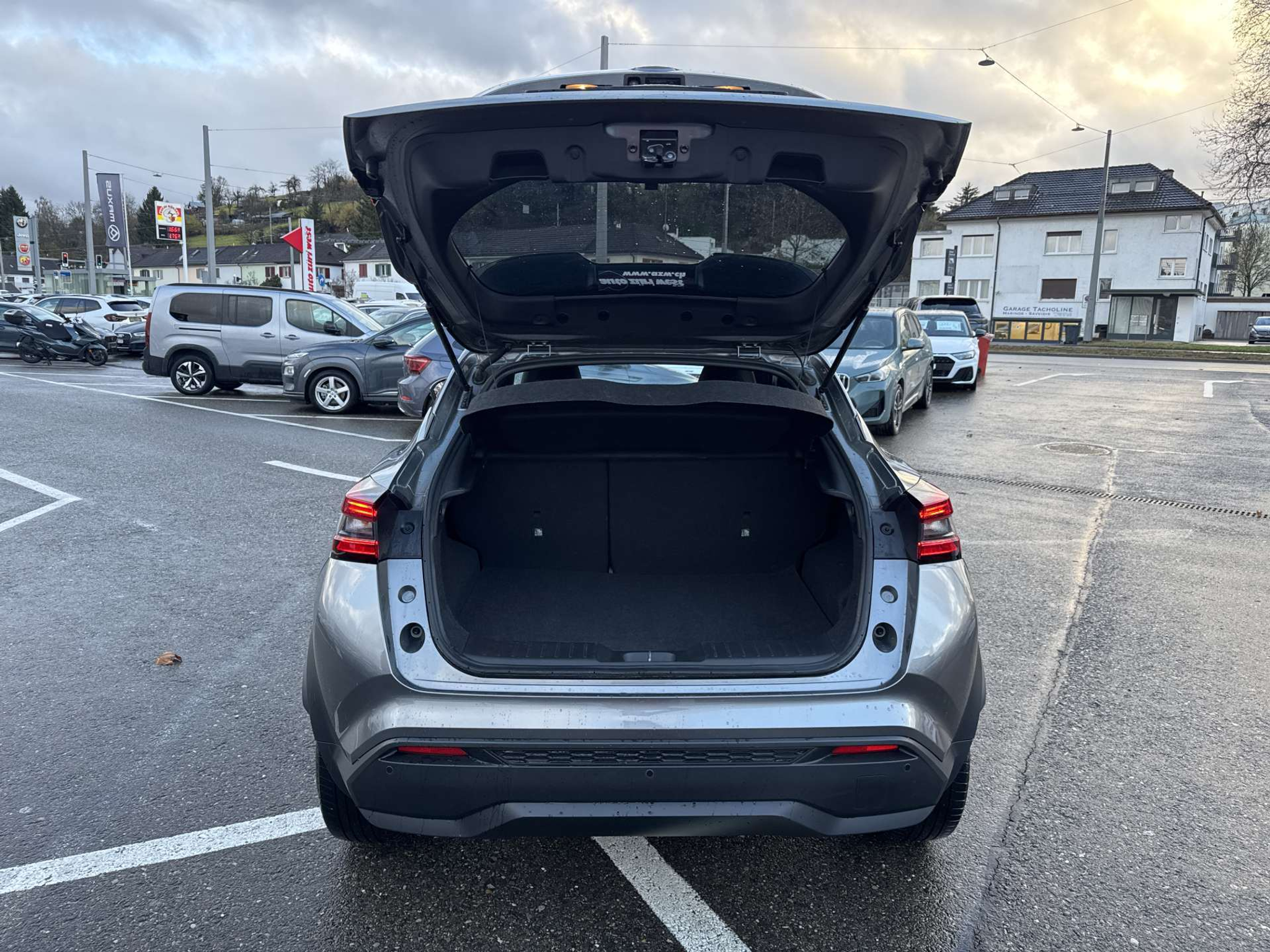 listing desktop thumbnail image 7