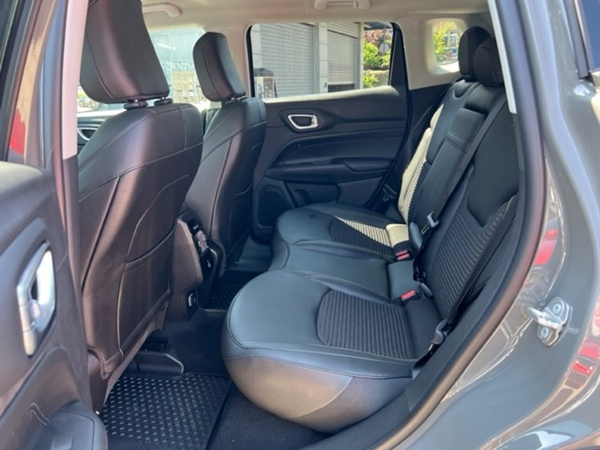 listing desktop thumbnail image 9