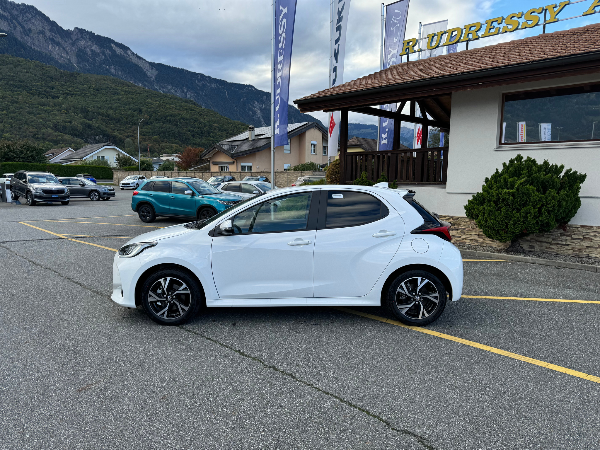 listing desktop thumbnail image 1