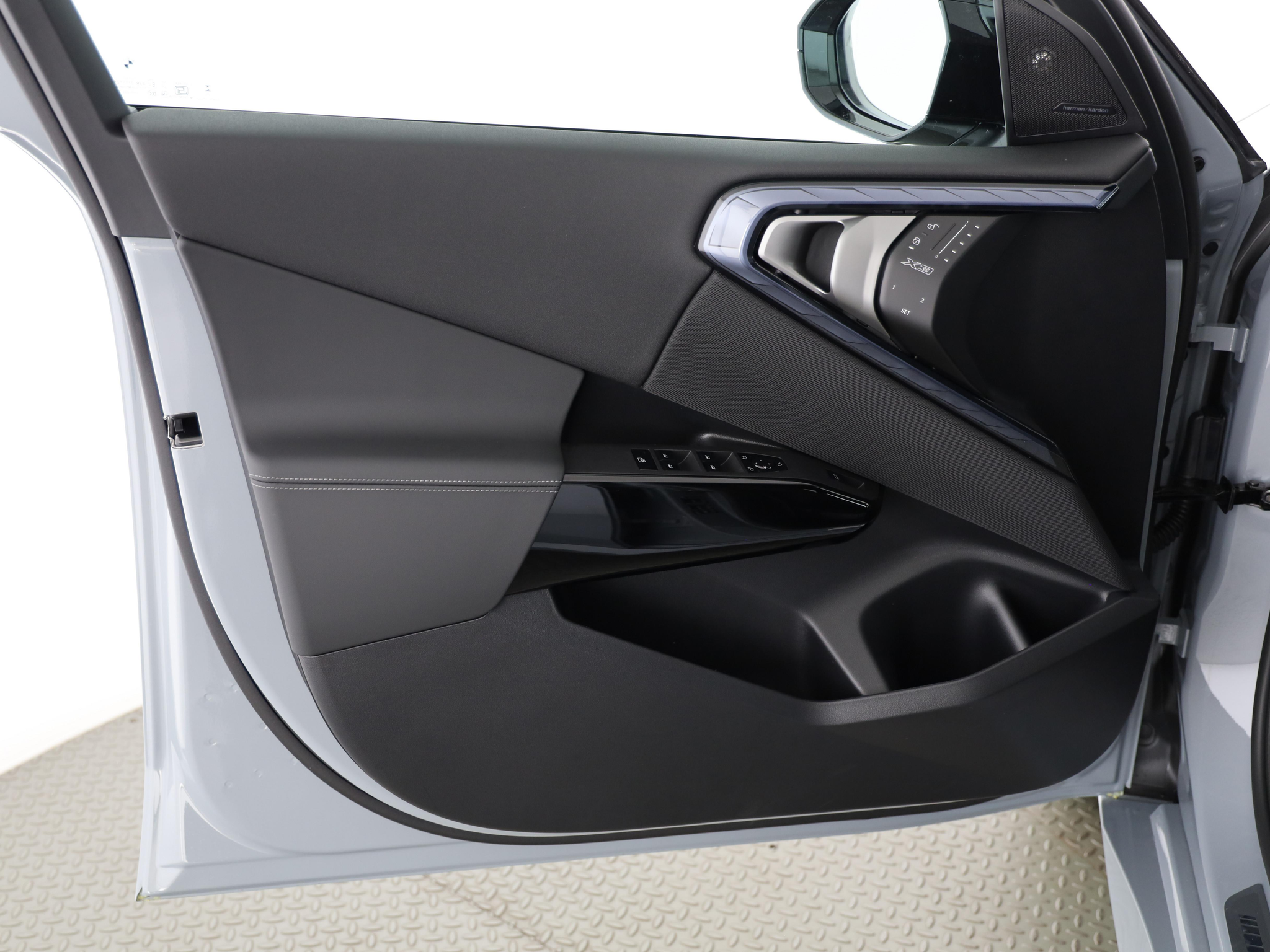 listing desktop thumbnail image 11