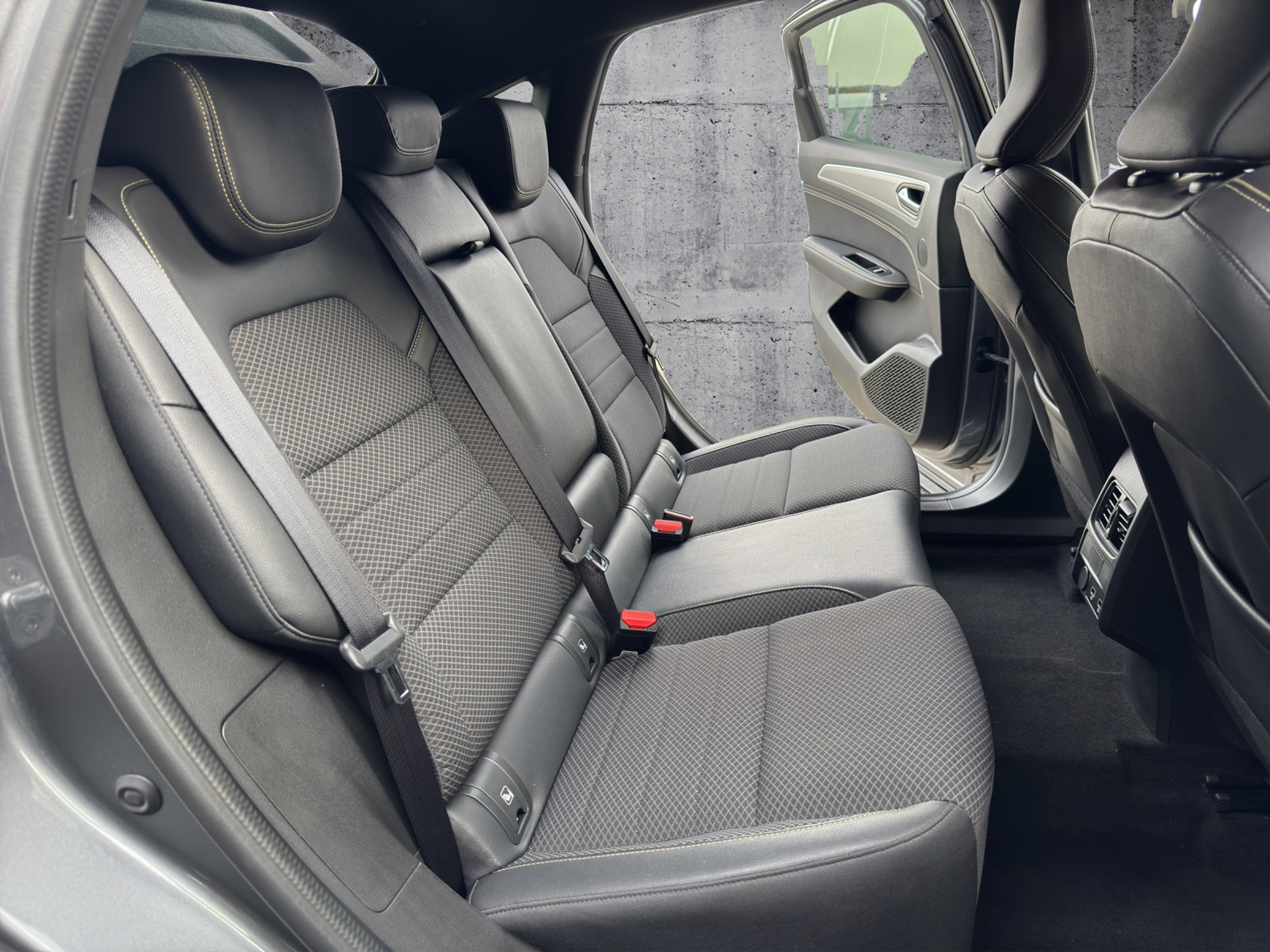 listing desktop thumbnail image 27