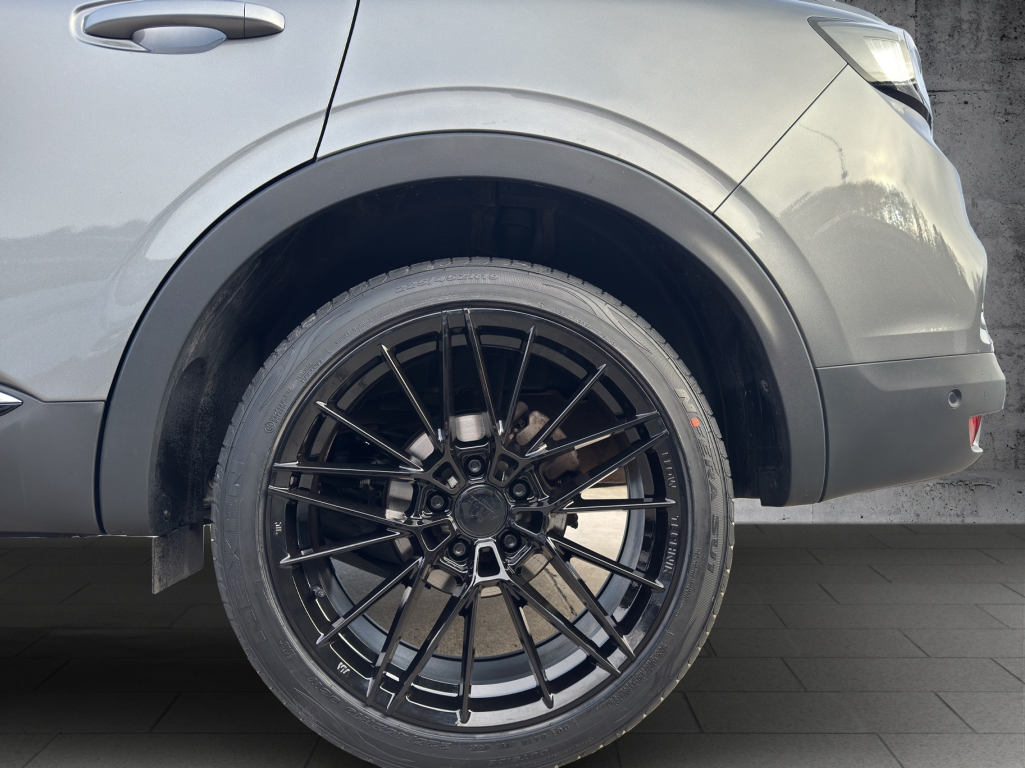 listing desktop thumbnail image 19