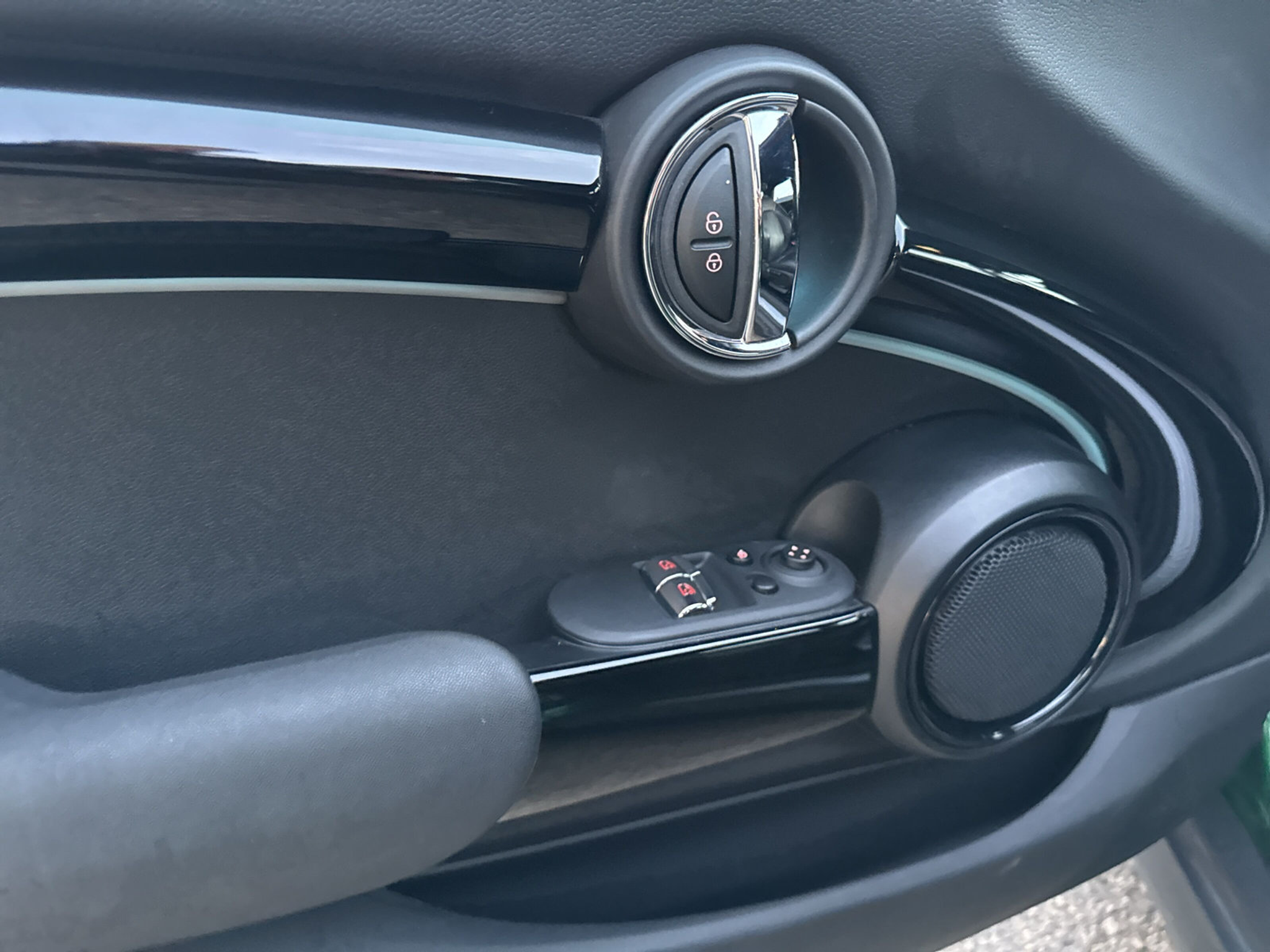 listing desktop thumbnail image 17