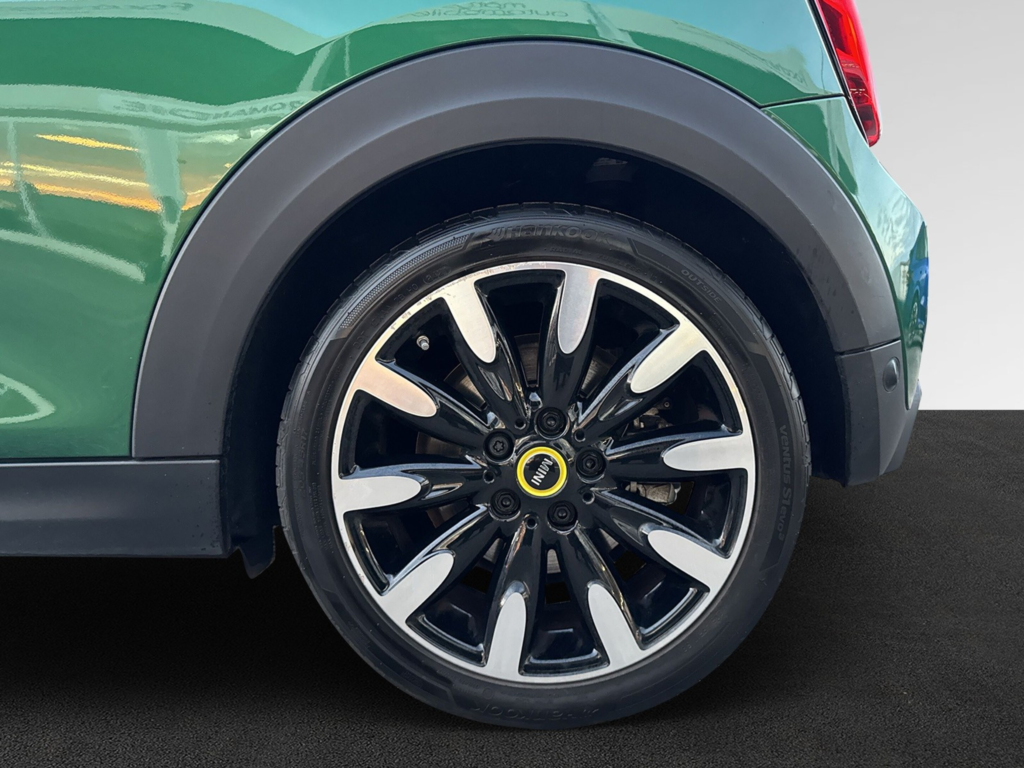 listing desktop thumbnail image 9