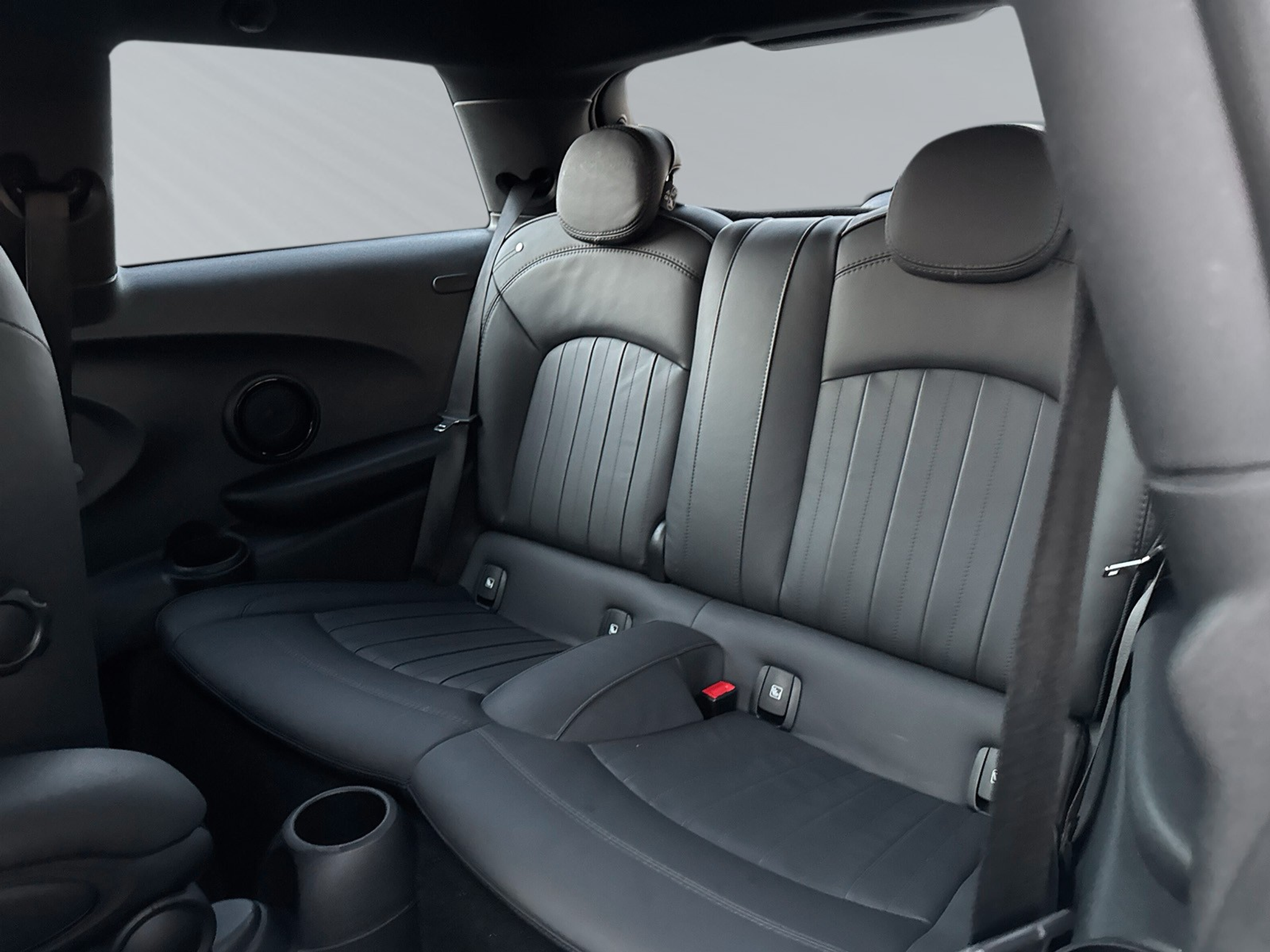 listing desktop thumbnail image 7