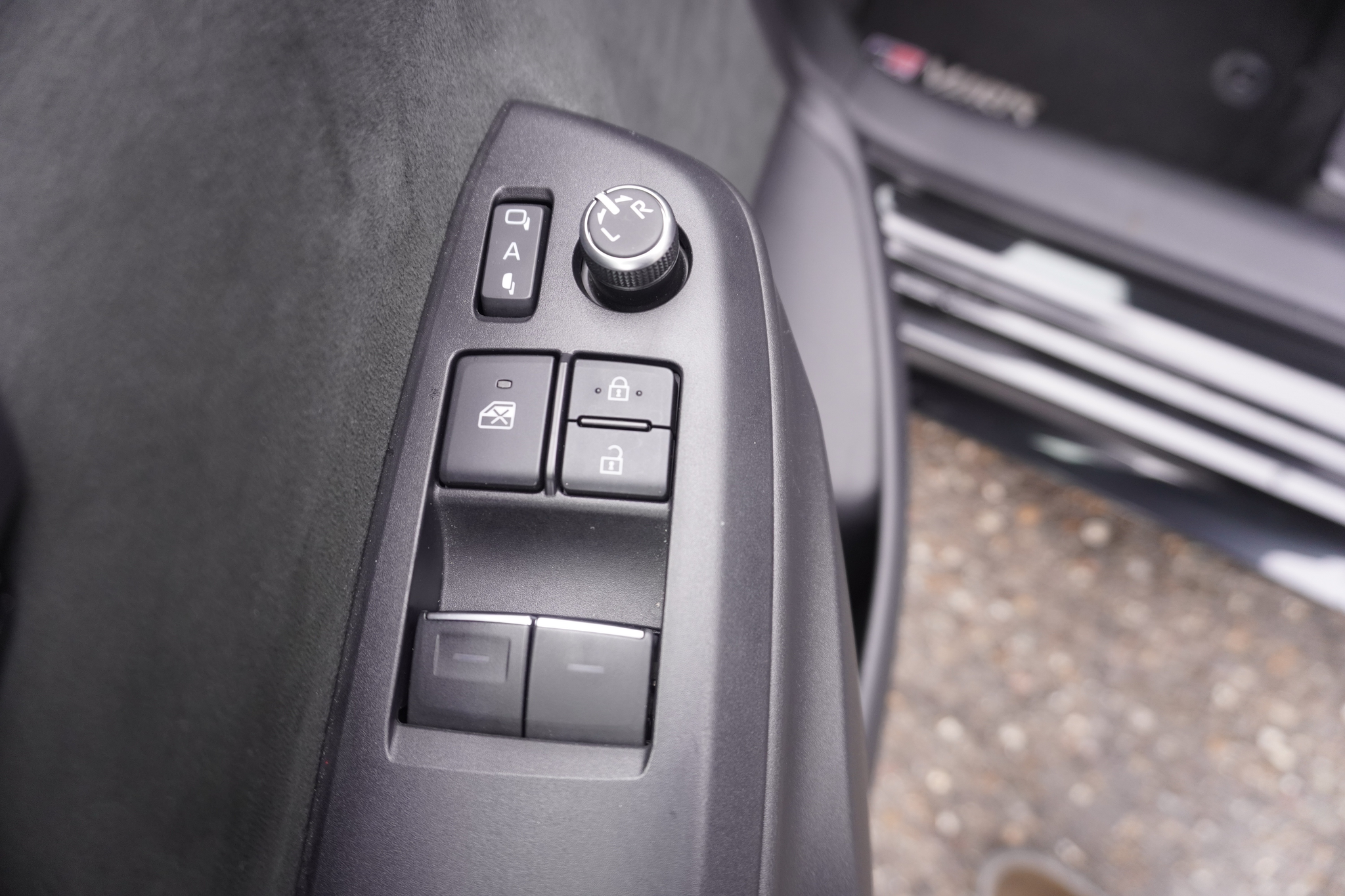 listing desktop thumbnail image 11