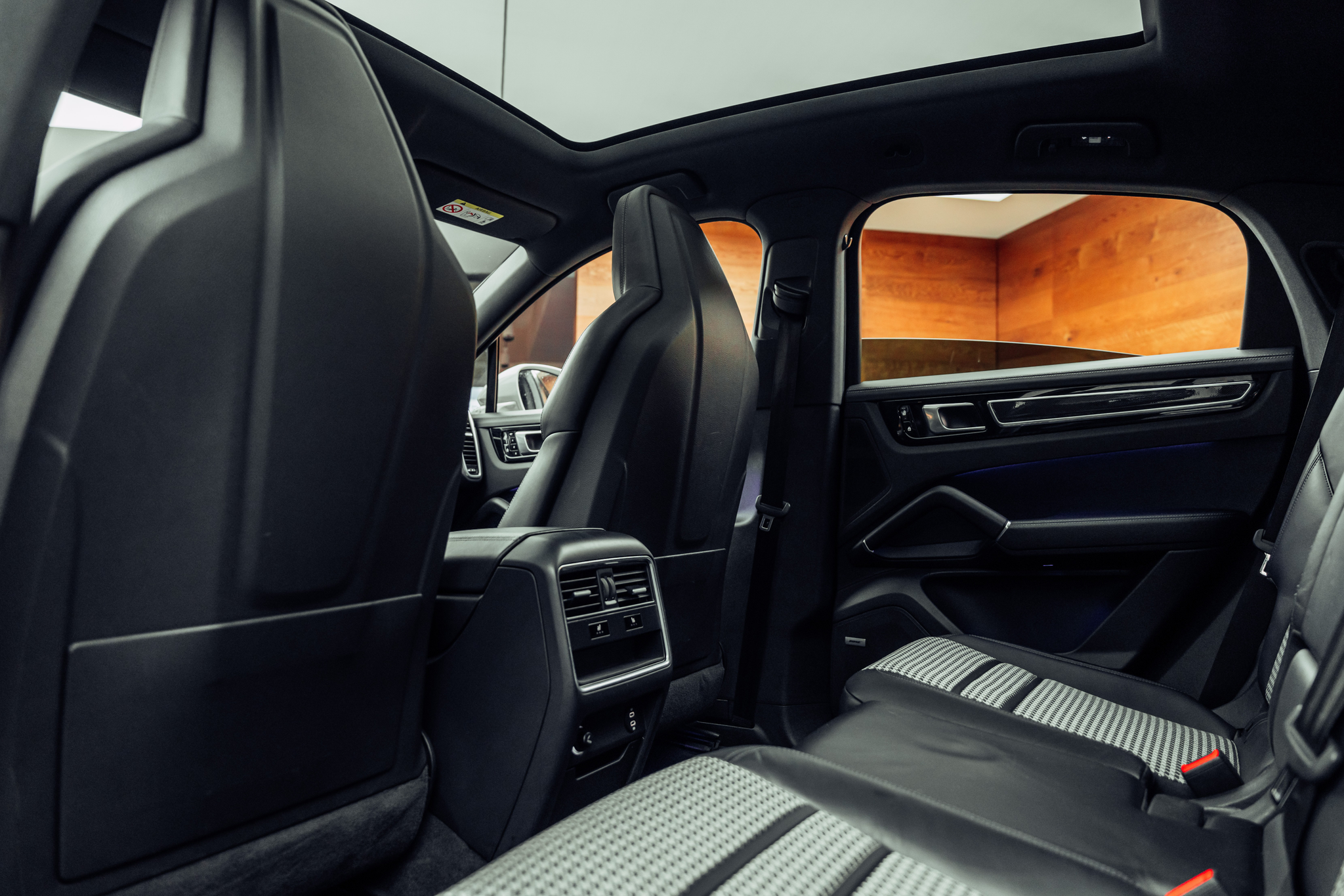 listing desktop thumbnail image 10